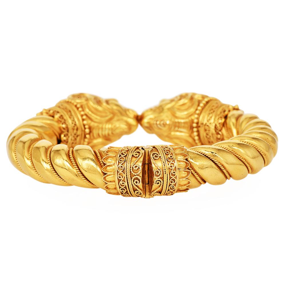Vintage Lion’s Head 22K Yellow Gold Cuff Bangle Bracelet For Sale 1