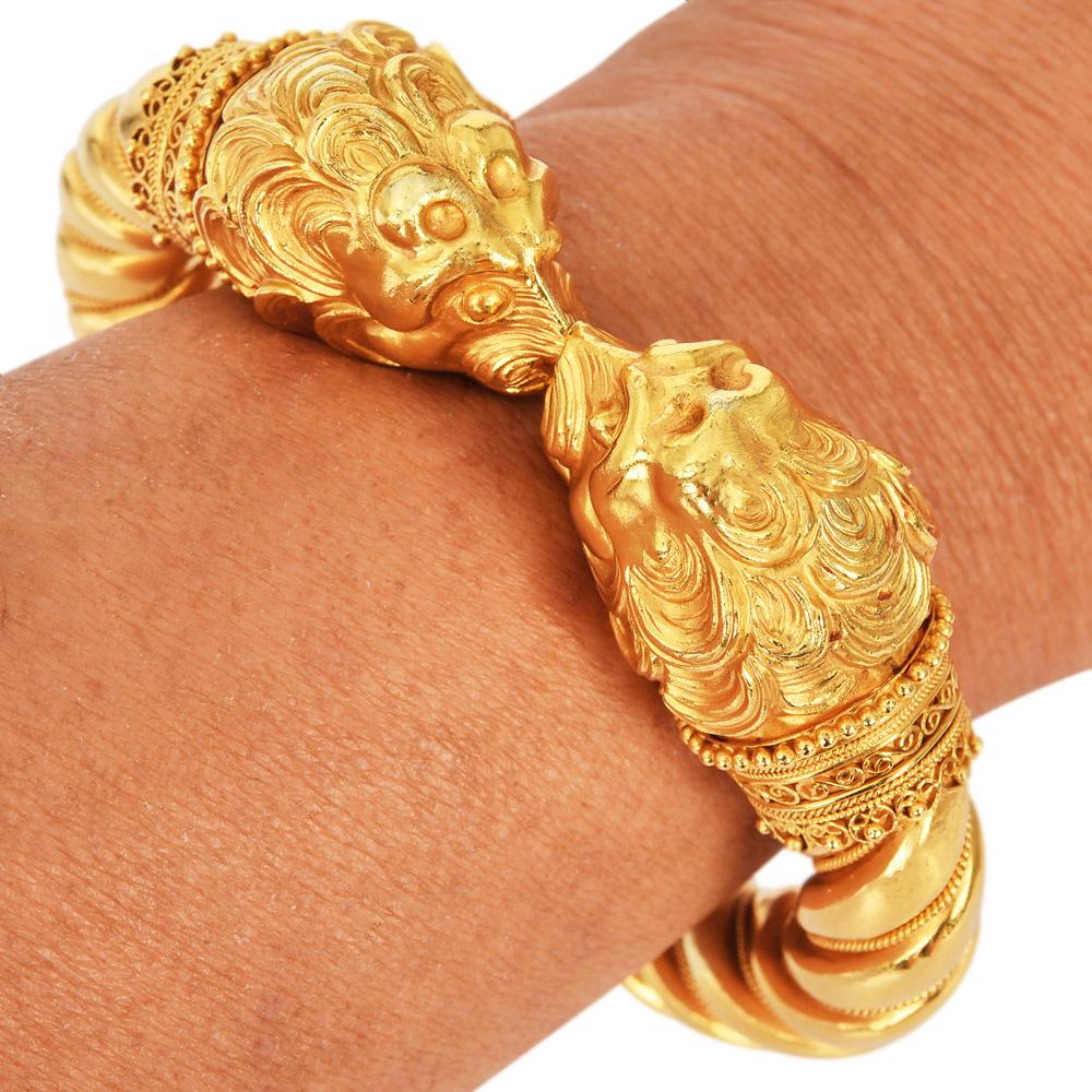 Vintage Lion’s Head 22K Yellow Gold Cuff Bangle Bracelet For Sale 3