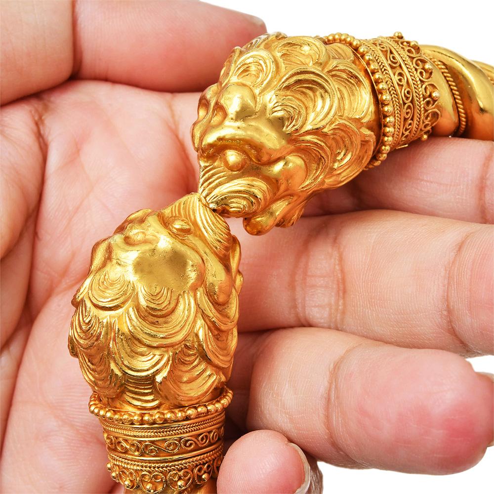 Vintage Lion’s Head 22K Yellow Gold Cuff Bangle Bracelet For Sale 4