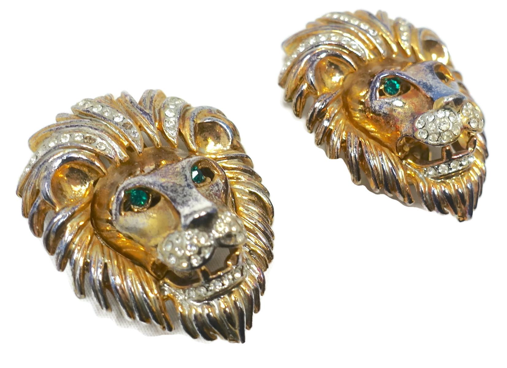 These vintage earrings have a lion’s head design with emerald green crystal eyes and clear crystal accents in a gold tone setting.  In excellent condition, these clip earrings measure 1-1/2” x 1-1/8”.