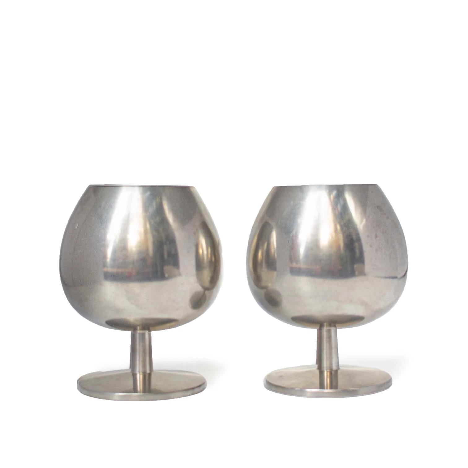 Liquour Goblets by Metawa Holland.

Made in the Netherlands.
Material: silverplate metal.
1960s.
Measures: 3 x 3.5 in / each.


Set of two metal cognac glasses. These goblets with a short stem and balloon rounded cup make the perfect glass