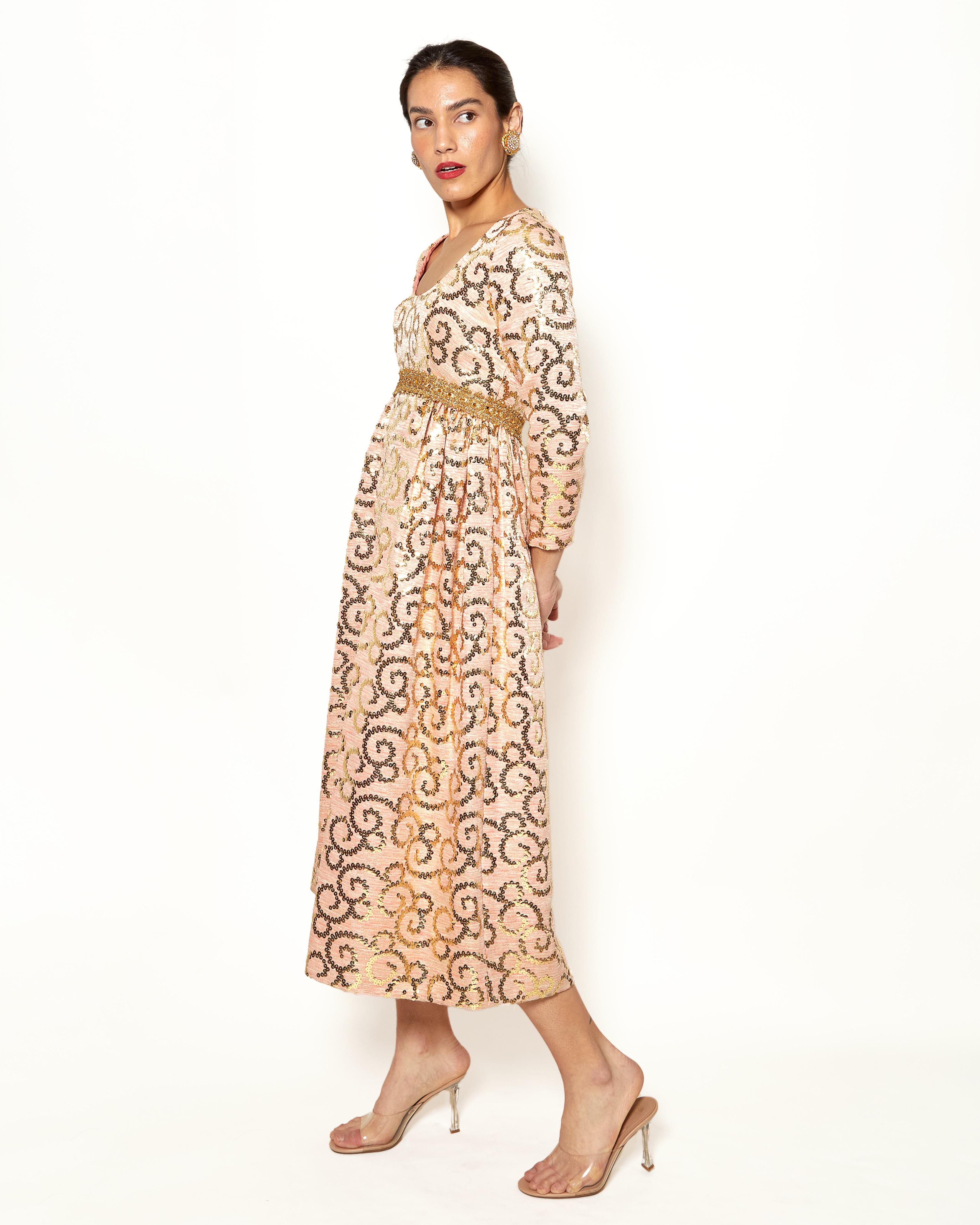 Or Lisa Meril - Robe Empire à sequins dorés de couleur corail en vente