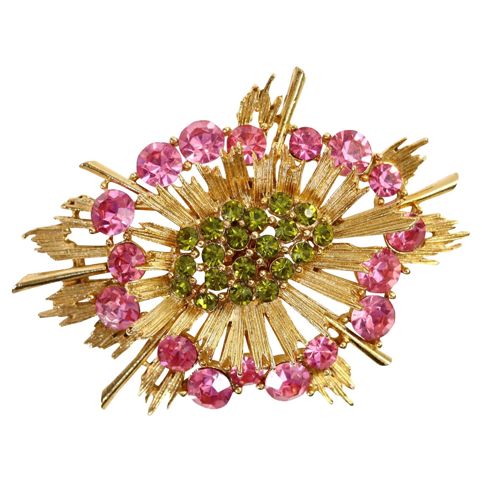 Spilla vintage Lisner in oro con cristalli verdi e rosa, circa anni 
80