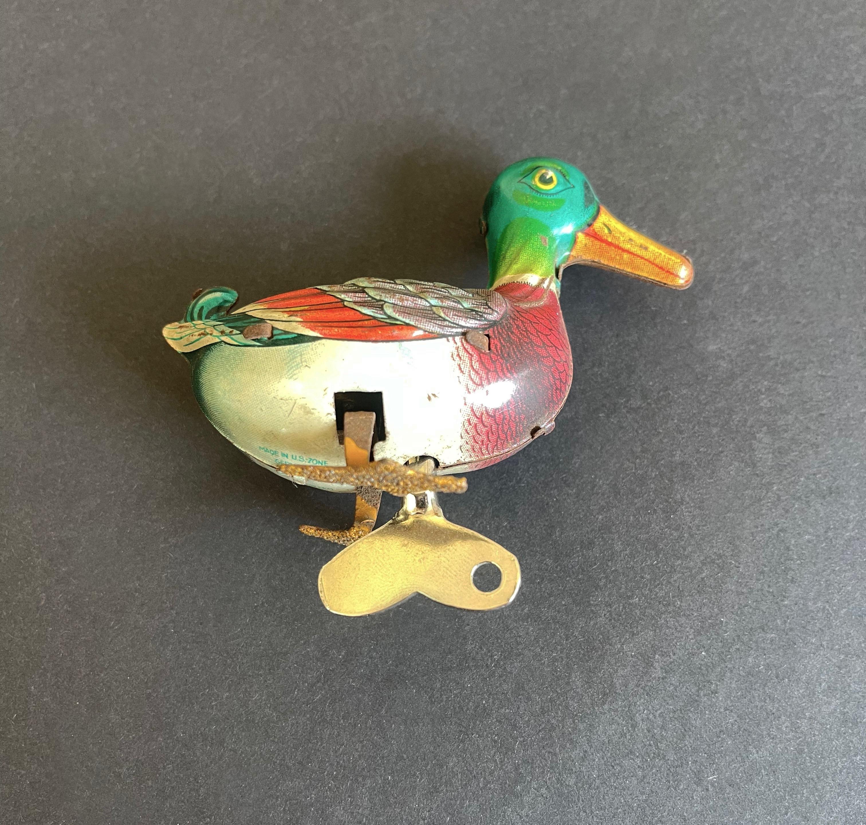 XX secolo Vintage Litho Wind-up Tin Duck 1940's to 1950's, West Germany, US Zone in vendita