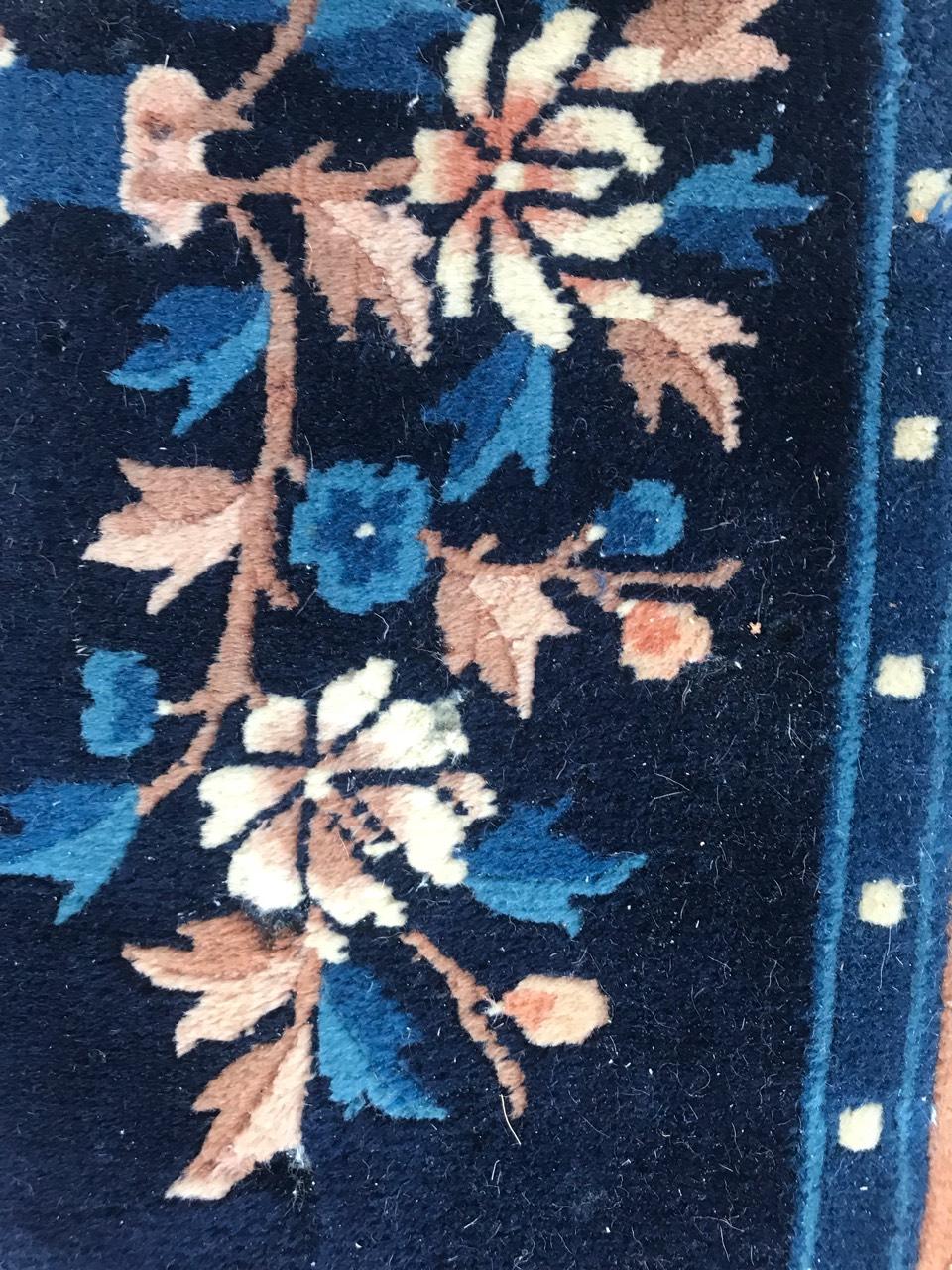 Le joli petit tapis chinois vintage de Bobyrug Bon état - En vente à Saint Ouen, FR