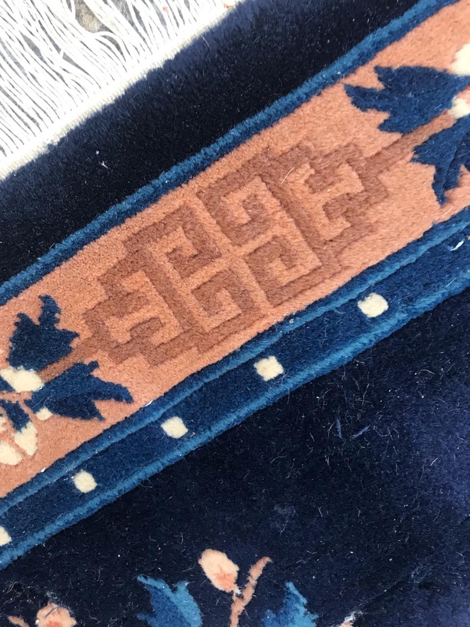 20ième siècle Le joli petit tapis chinois vintage de Bobyrug en vente