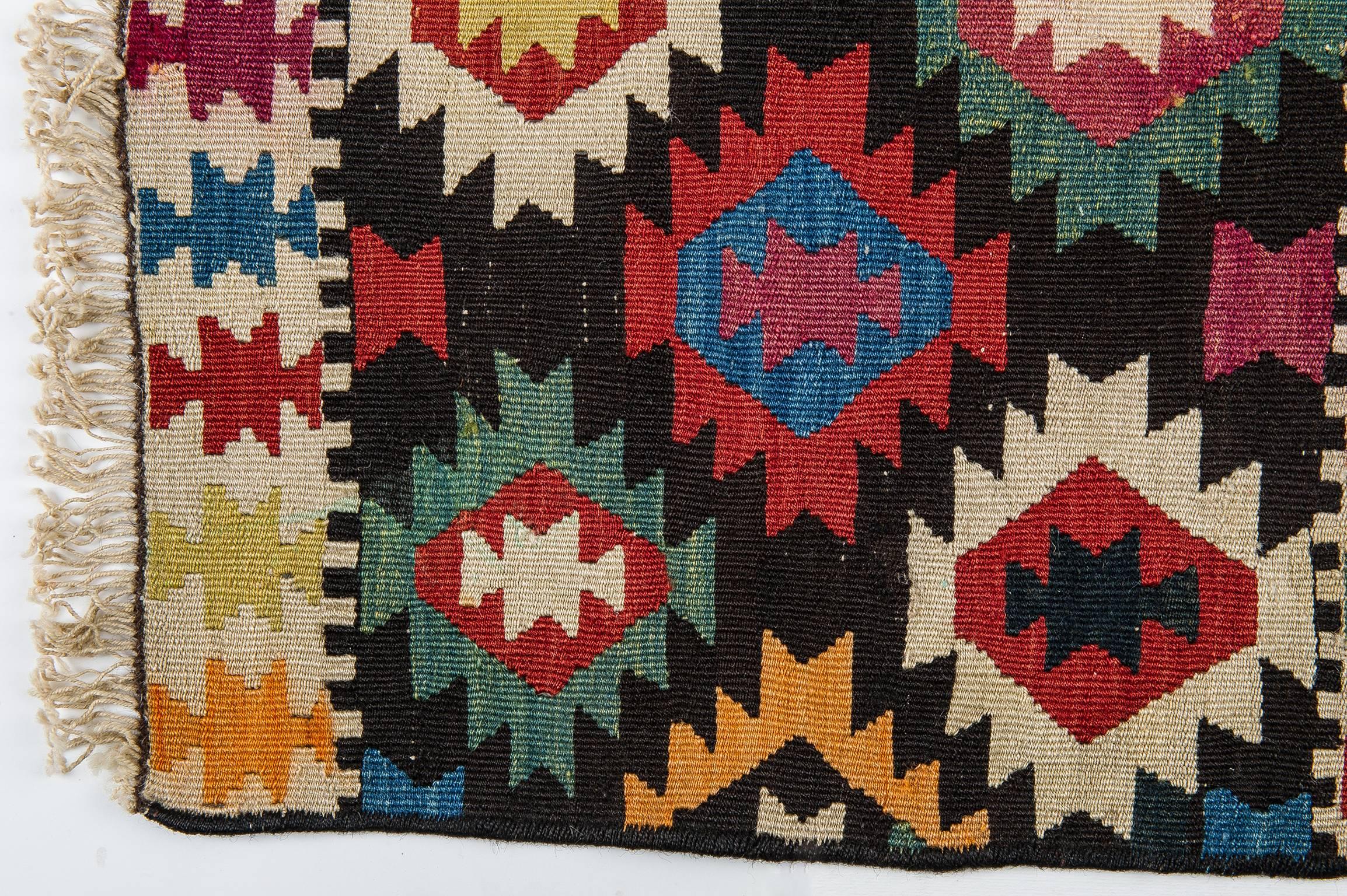 20ième siècle Petite paire rare Kilims Azeri ou Shahsavan pour tabourets ou coussins spéciaux en vente