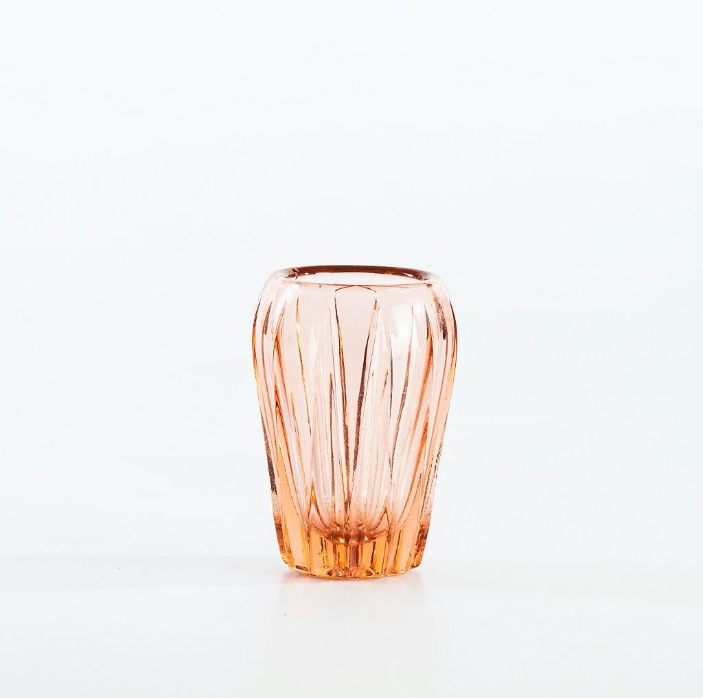 Little pink vase is an elegant glass decorative object, realized in Europe during the 1970s. 

Very fashionable transparent pink colored vase with a narrow neck. 

Perfect for a little flower boquet. 

Good conditions.
