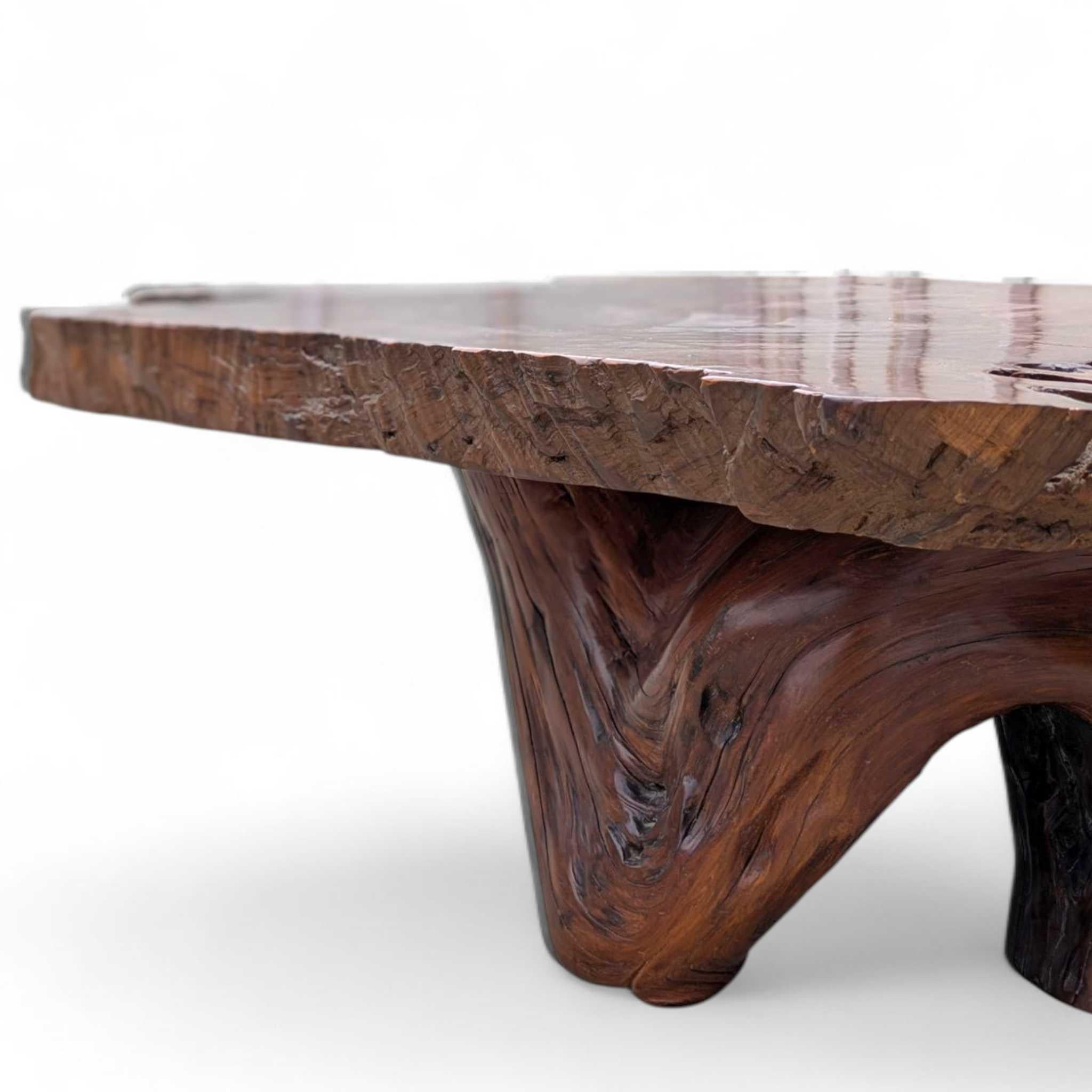 Mesa de centro vintage de madera de burl con base escultural de raíz, c. 1970 Madera en venta