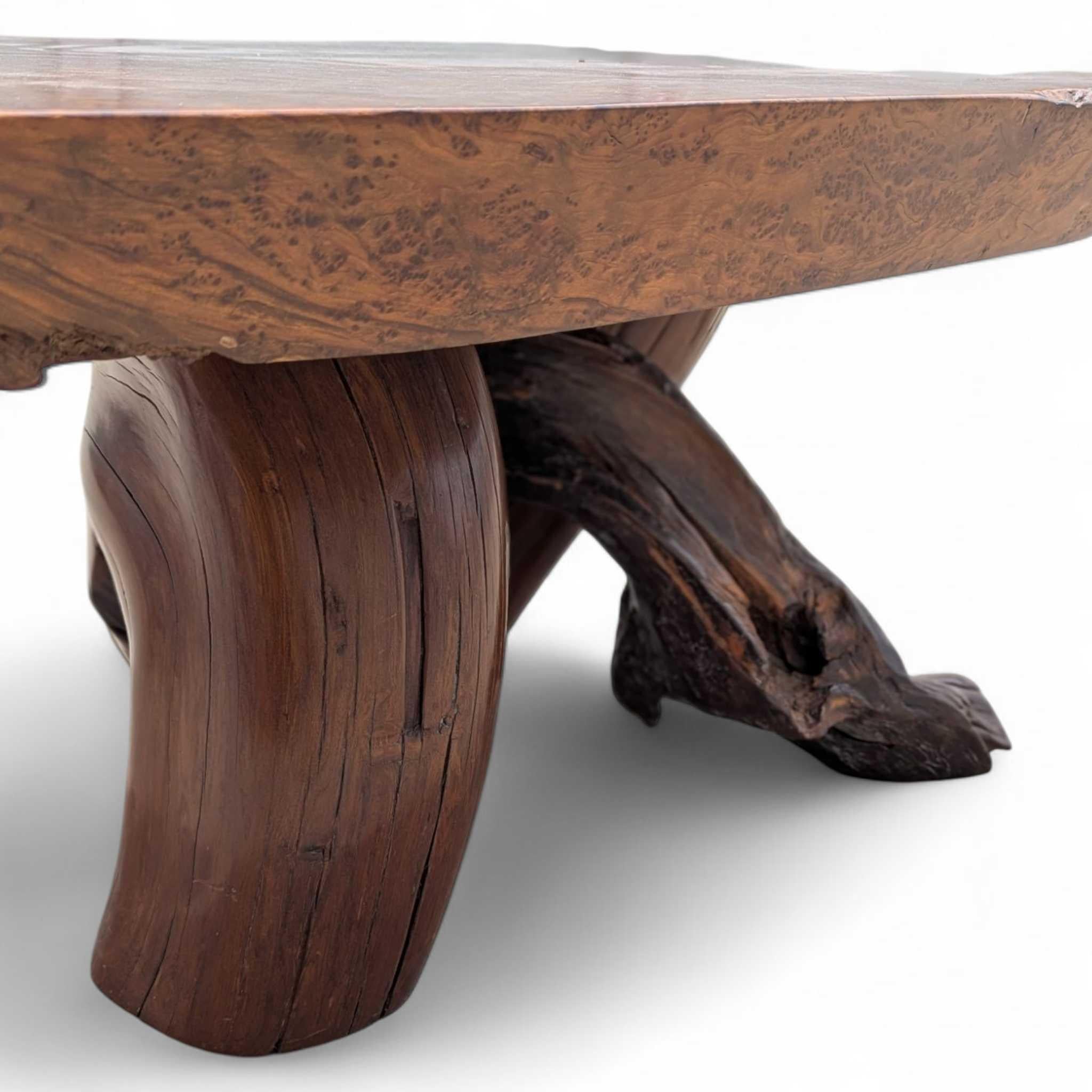 Mesa de centro vintage de madera de burl con base escultural de raíz, c. 1970 en venta 2