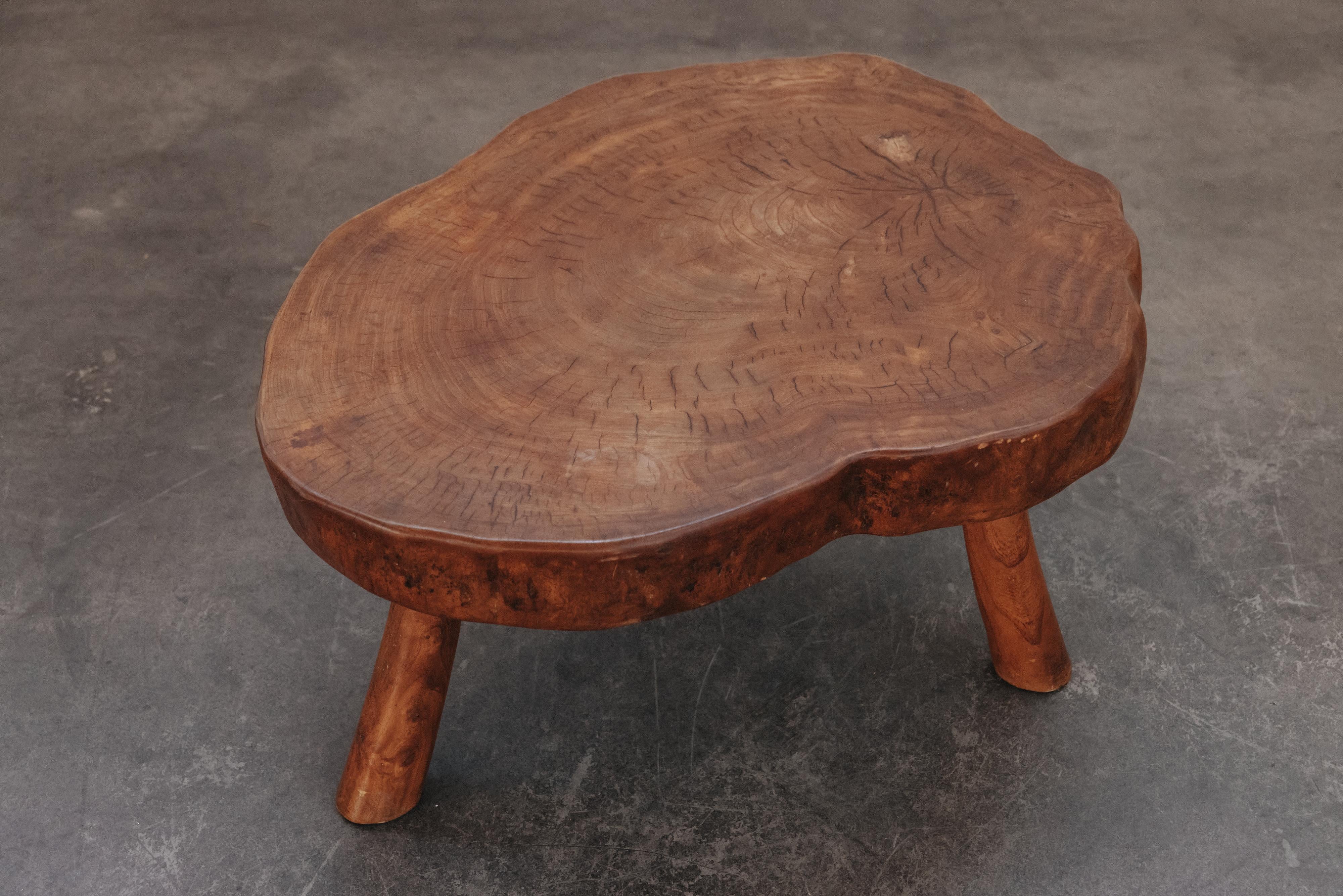 Mesa de centro vintage con bordes vivos, Francia, circa 1960 mediados del siglo XX en venta