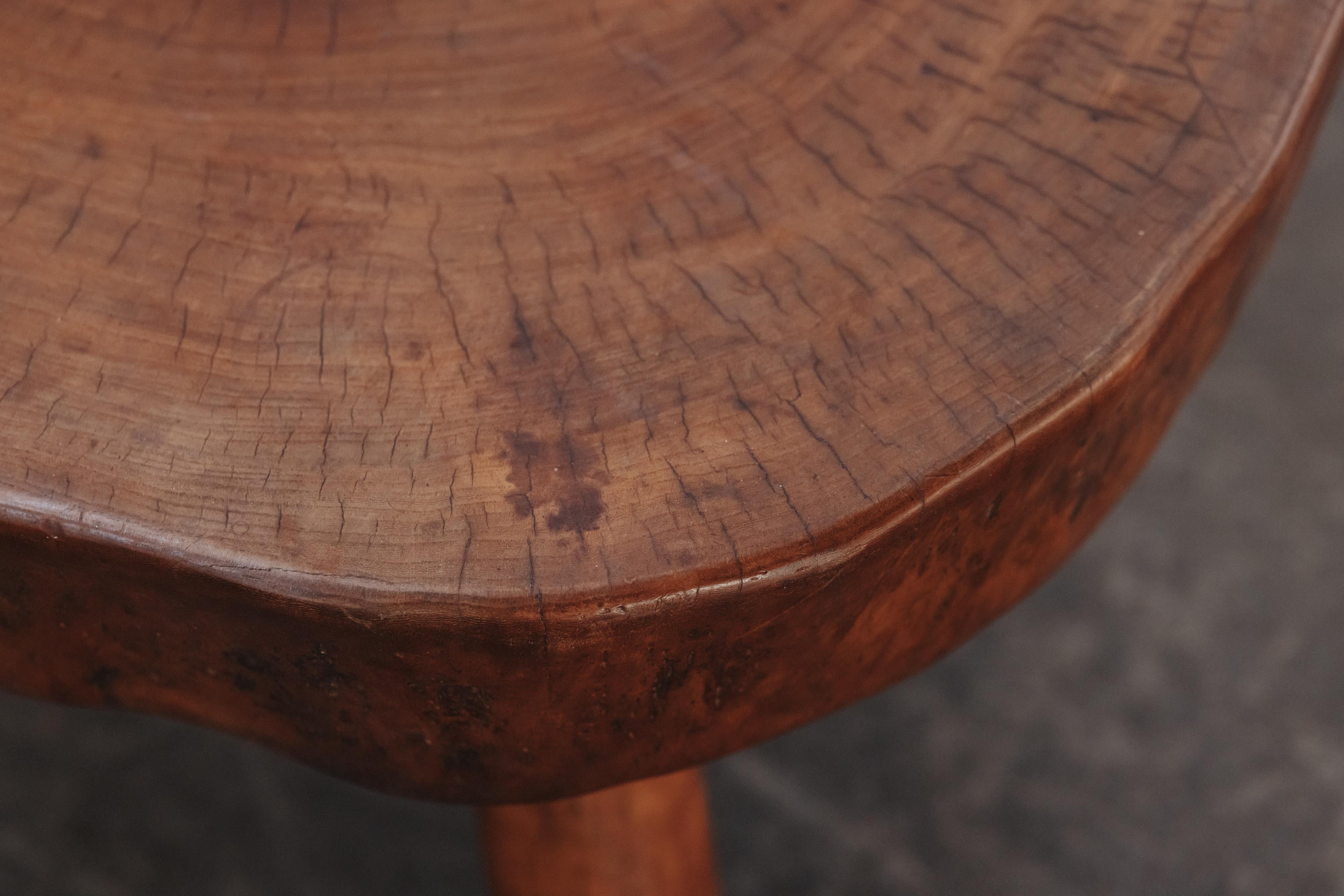 Mesa de centro vintage con bordes vivos, Francia, circa 1960 Roble en venta
