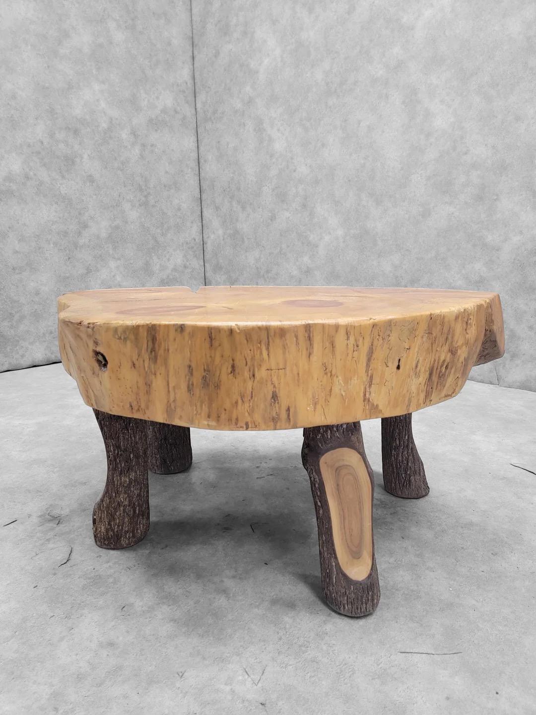 American Craftsman Table d'appoint/café vintage en bois Live Edge en vente