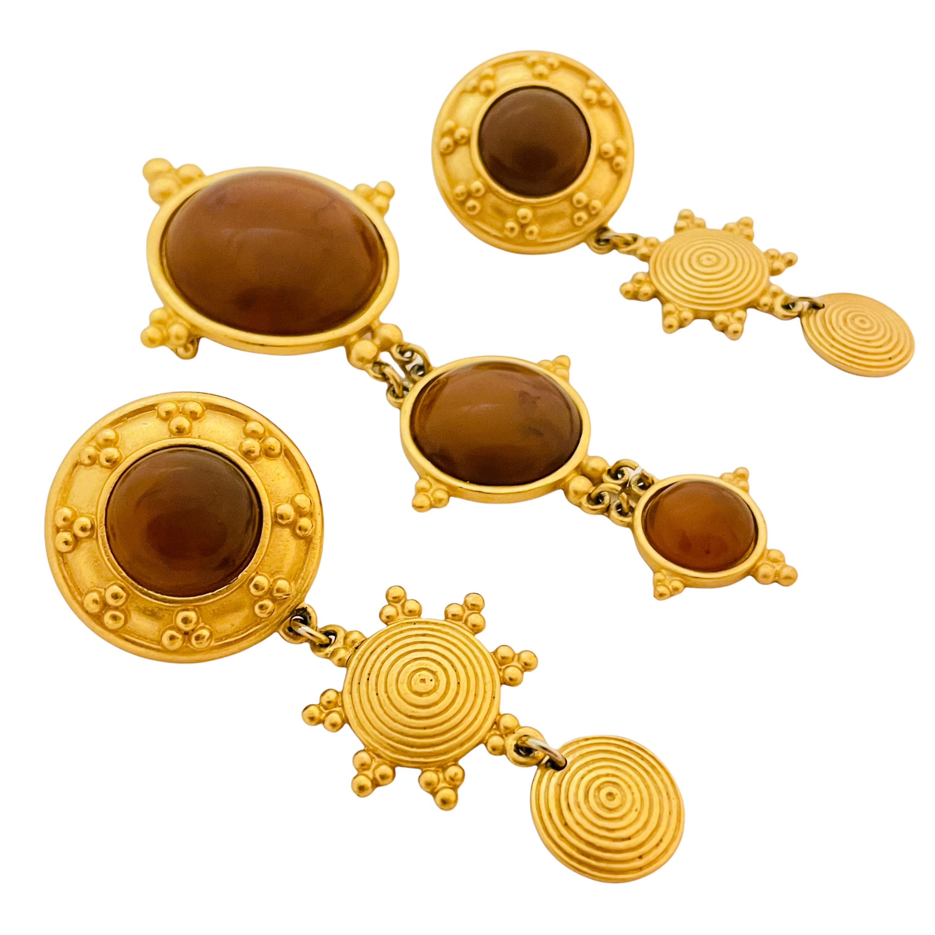 DETAILS

• signed LIZ CLAIBORNE

• gold tone with brown cabochons

• vintage designer runway earrings brooch set

MEASUREMENTS

• brooch 4.25