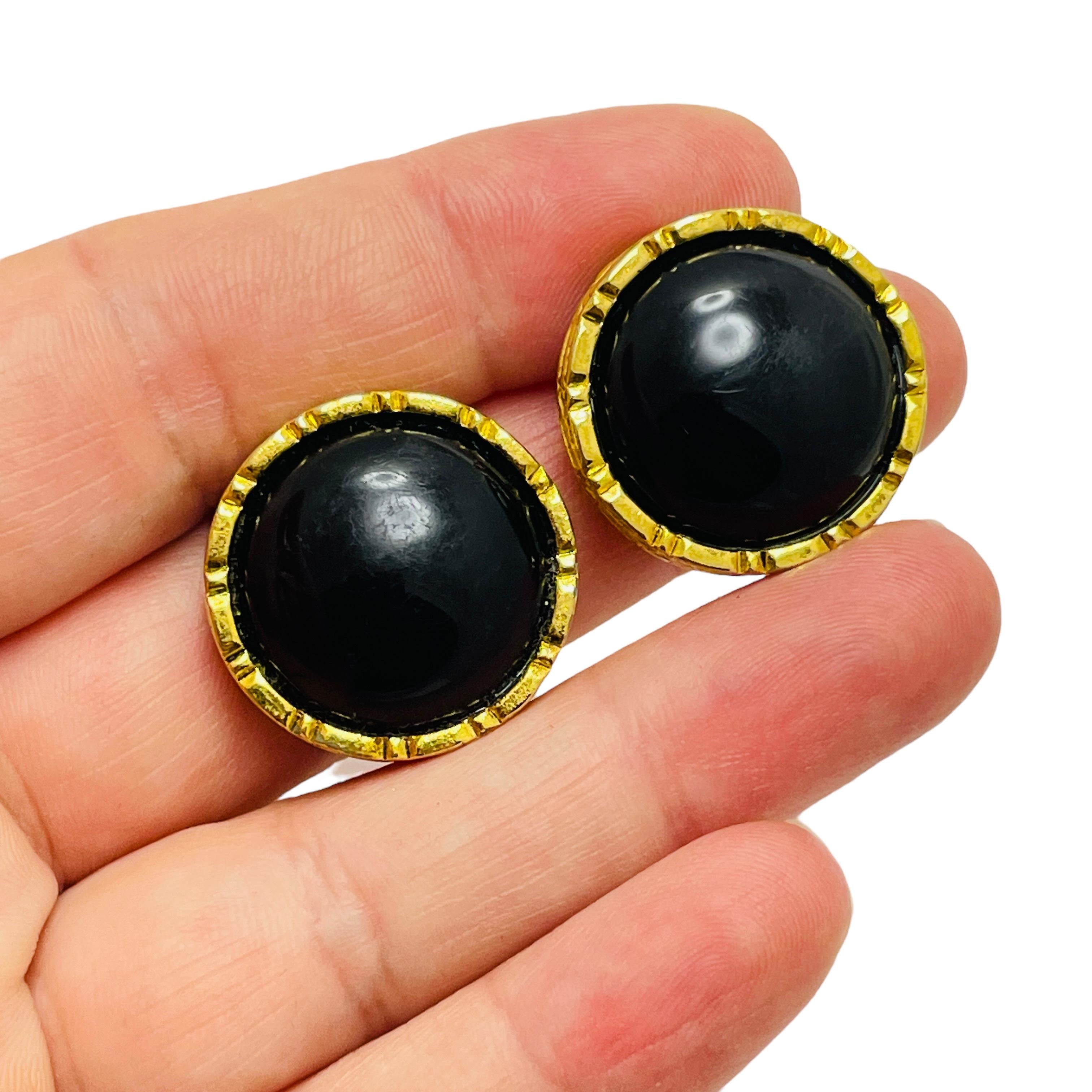 Women's Vintage LIZ CLAIBORNE gold tone black cab designer runway clip on earrings For Sale