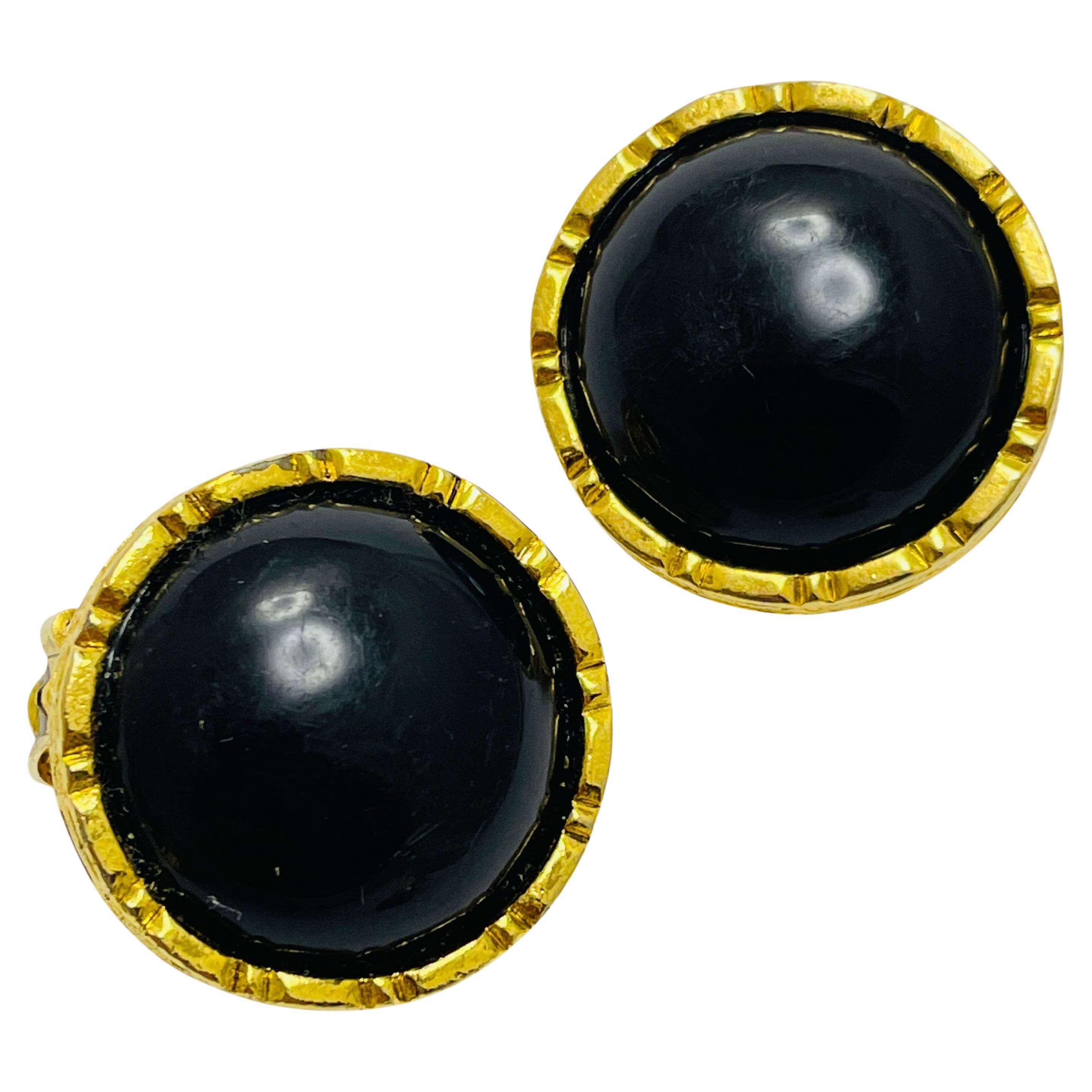 Vintage LIZ CLAIBORNE gold tone black cab designer runway clip on earrings For Sale