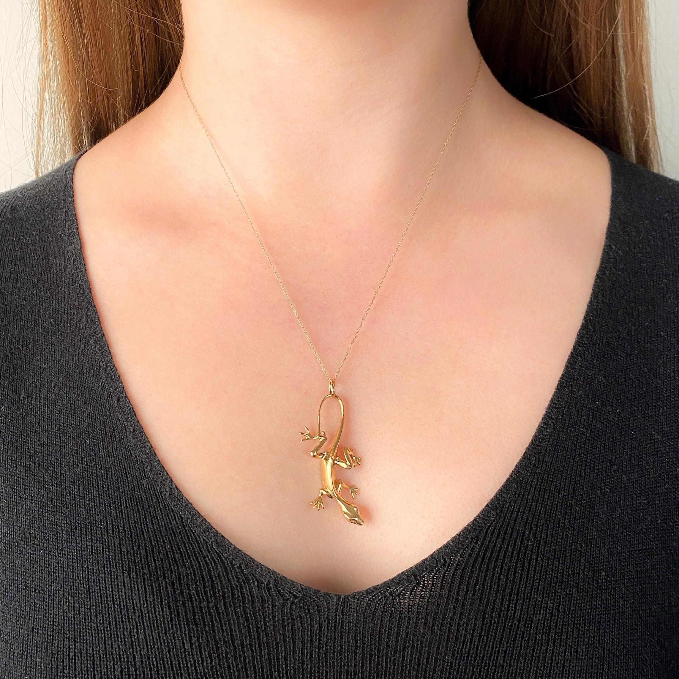 Vintage Lizard Pendant of 14k Gold For Sale 1