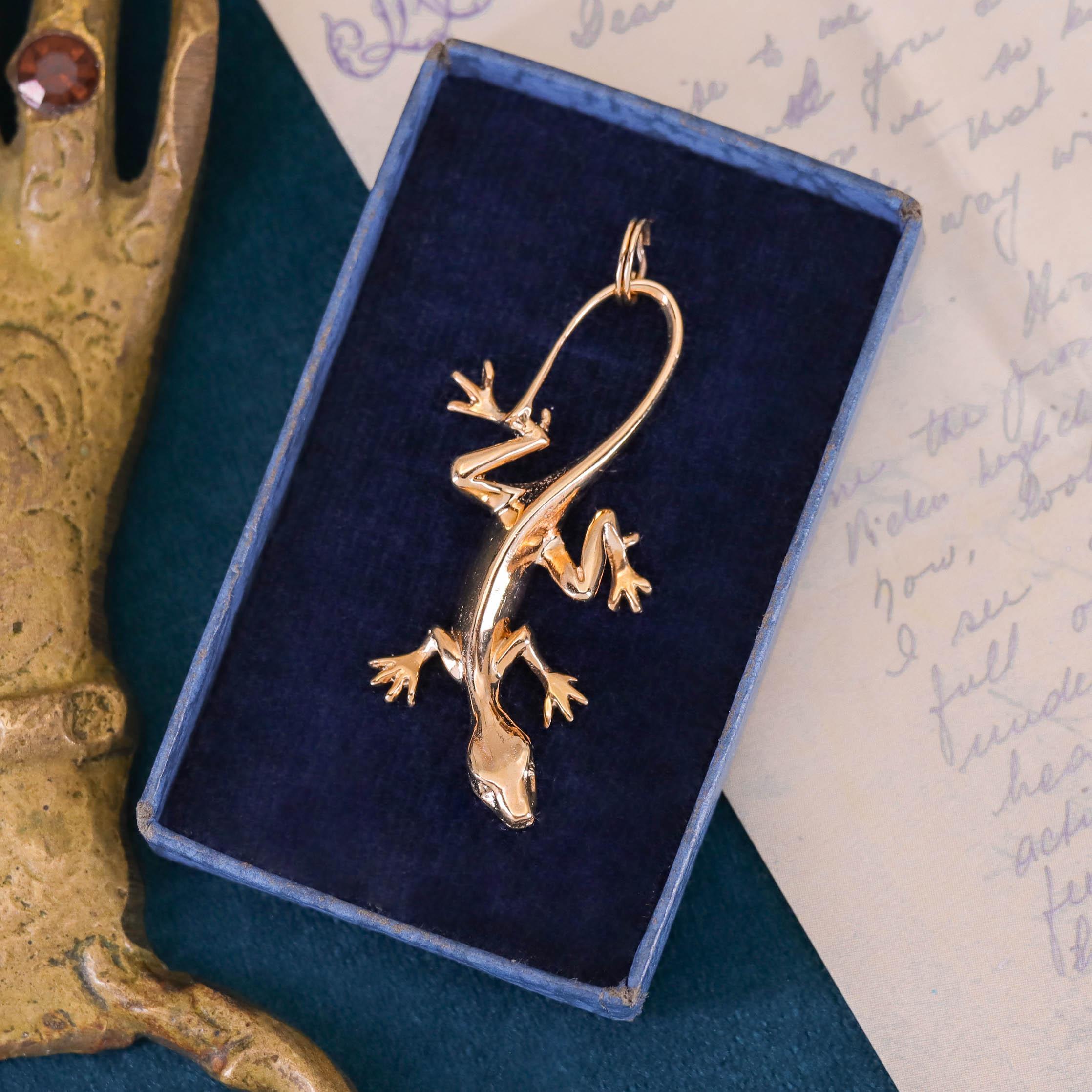 Vintage Lizard Pendant of 14k Gold For Sale 3