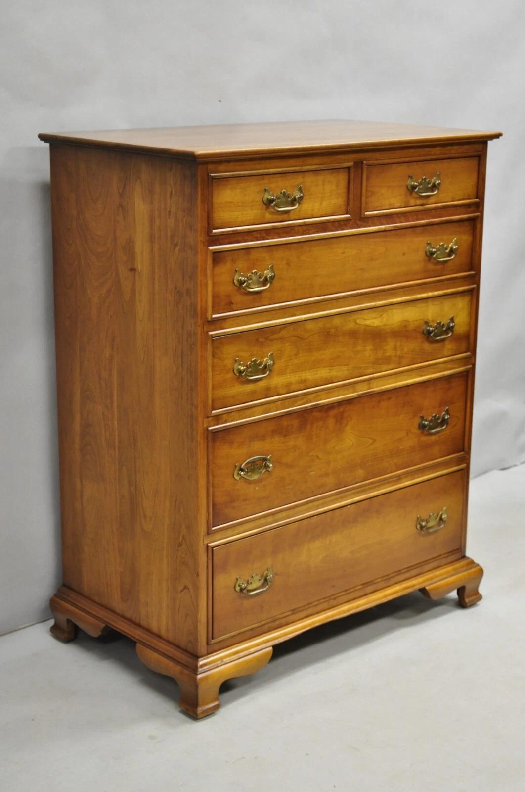 I.L.A. Stickley d'epoca in legno di ciliegio stile Chippendale con 6 cassetti e un comò alto in vendita 4