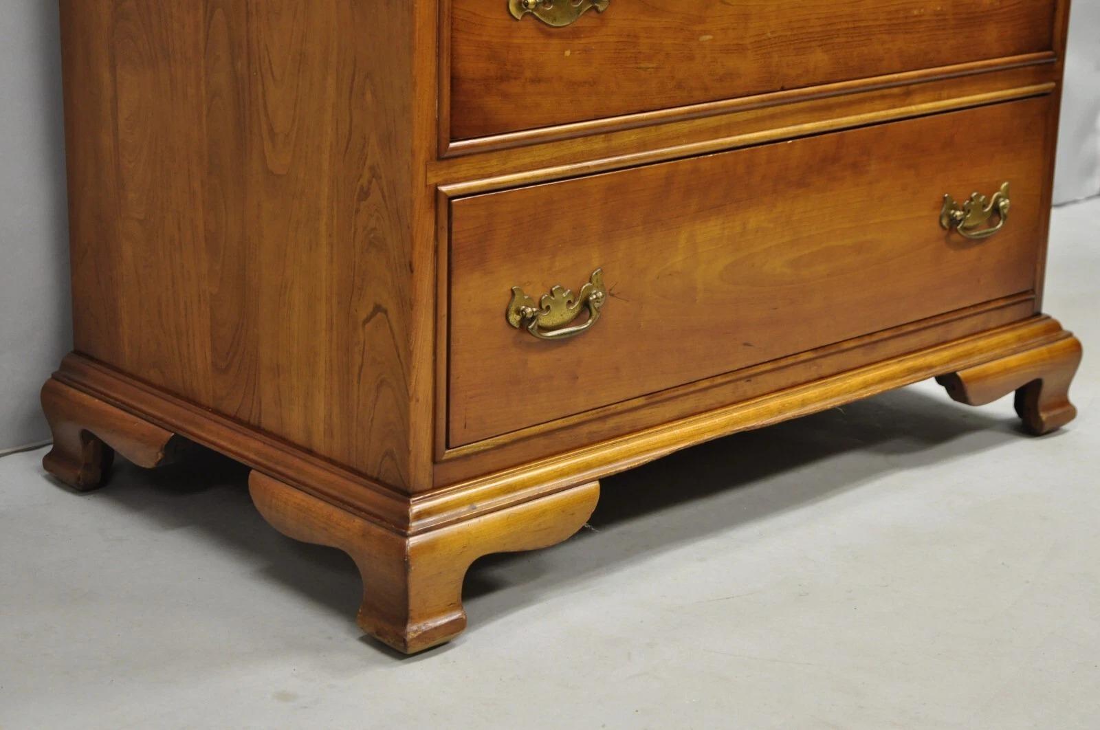I.L.A. Stickley d'epoca in legno di ciliegio stile Chippendale con 6 cassetti e un comò alto in vendita 5