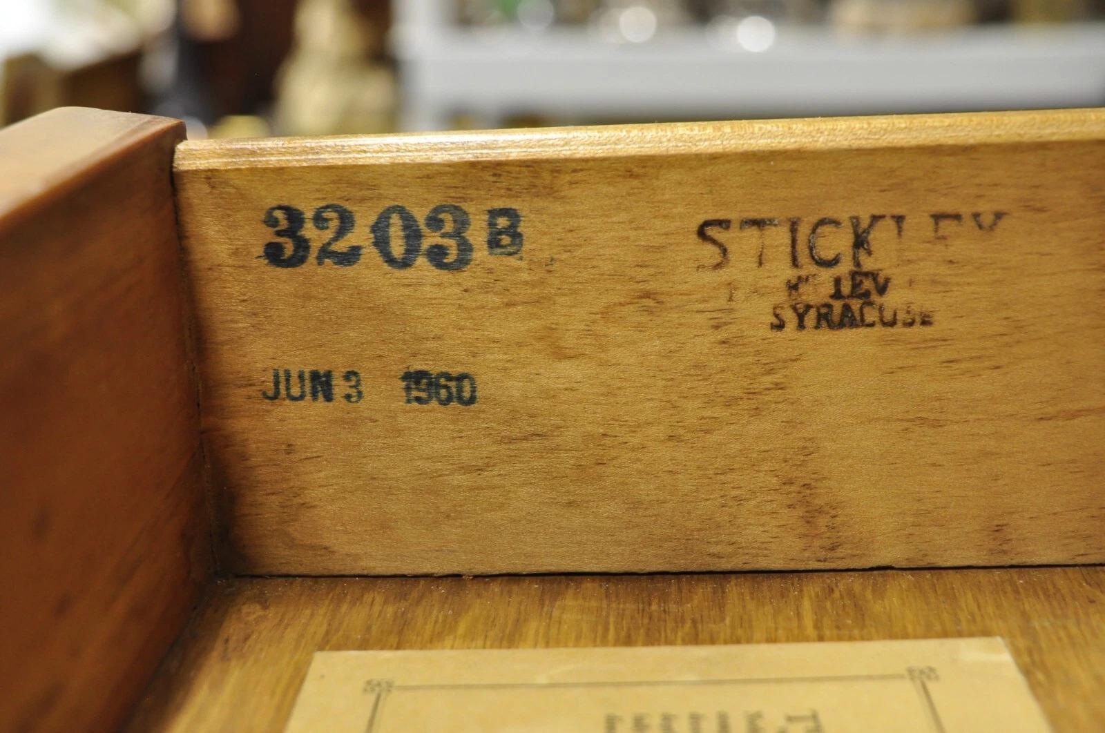 I.L.A. Stickley d'epoca in legno di ciliegio stile Chippendale con 6 cassetti e un comò alto in vendita 6