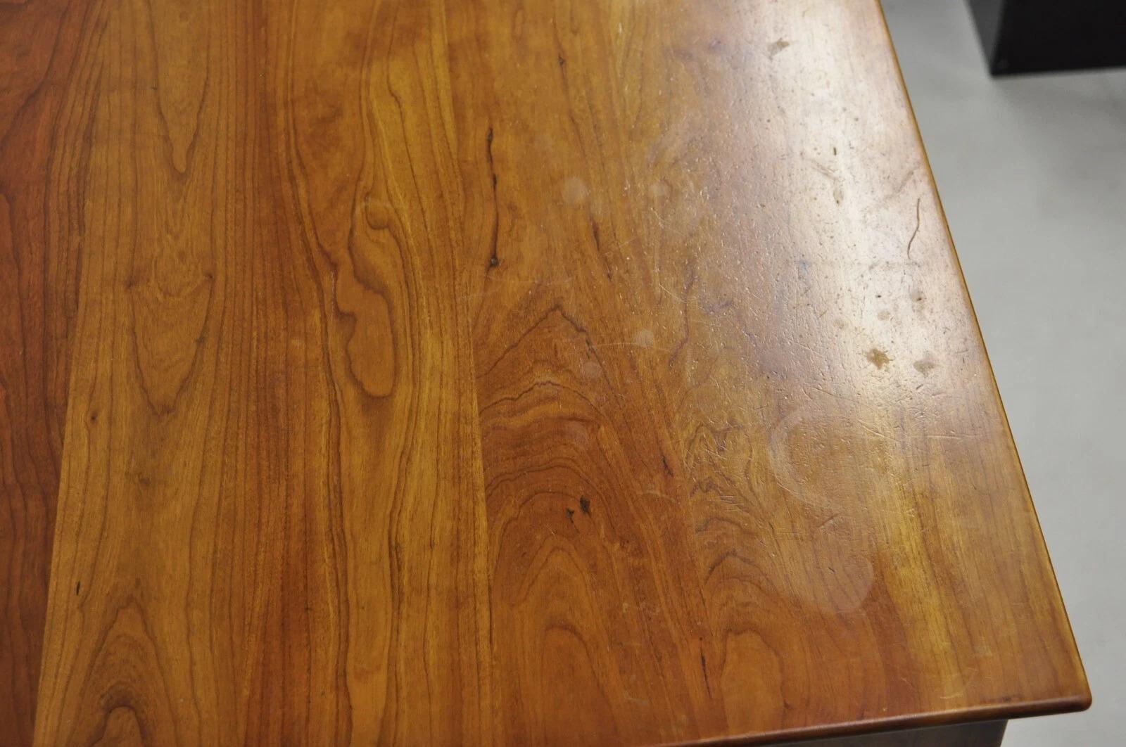 Ciliegio I.L.A. Stickley d'epoca in legno di ciliegio stile Chippendale con 6 cassetti e un comò alto in vendita