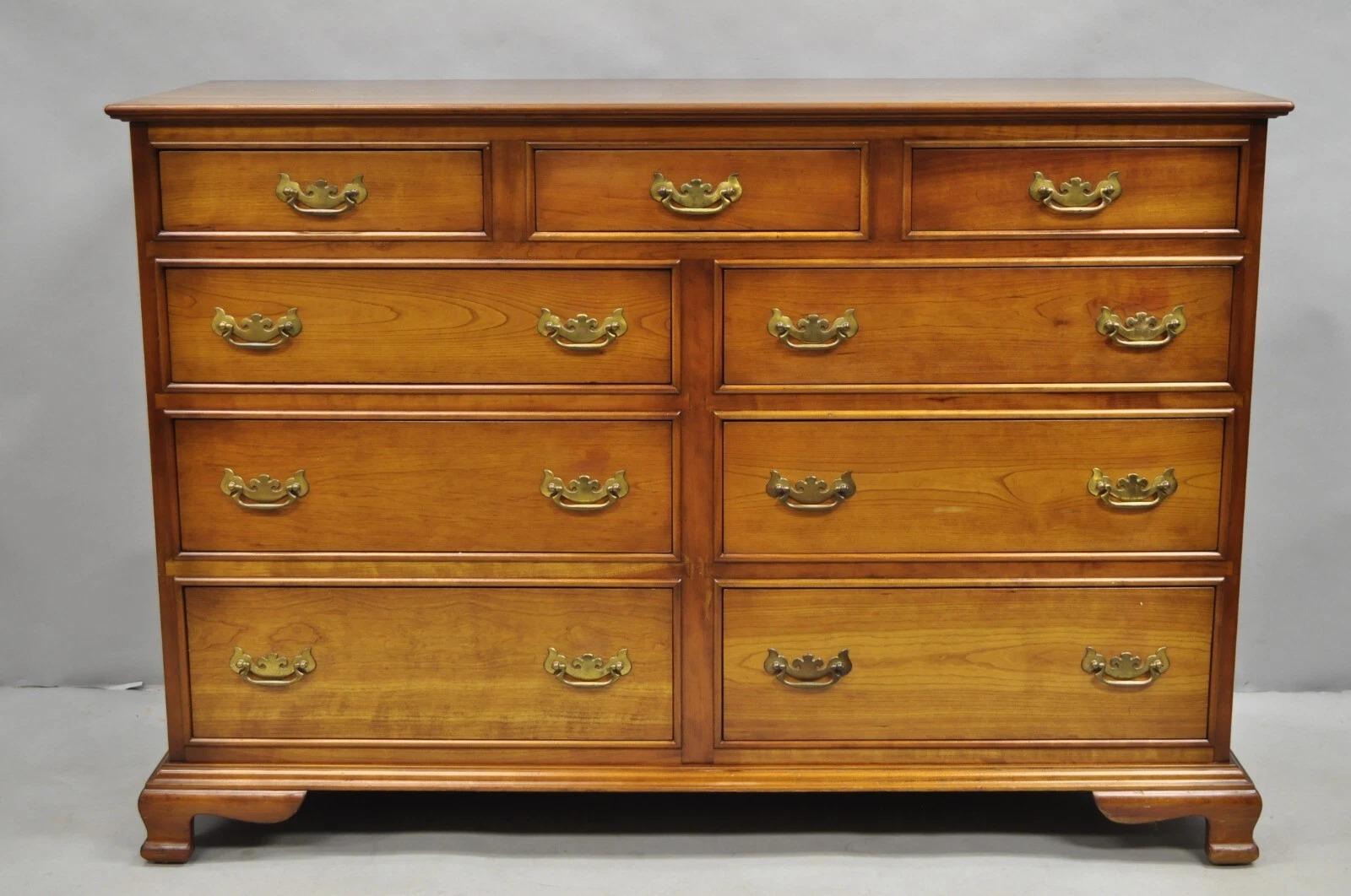 I.L.A. Stickley d'epoca in legno di ciliegio in stile Chippendale con 9 cassetti in vendita 6