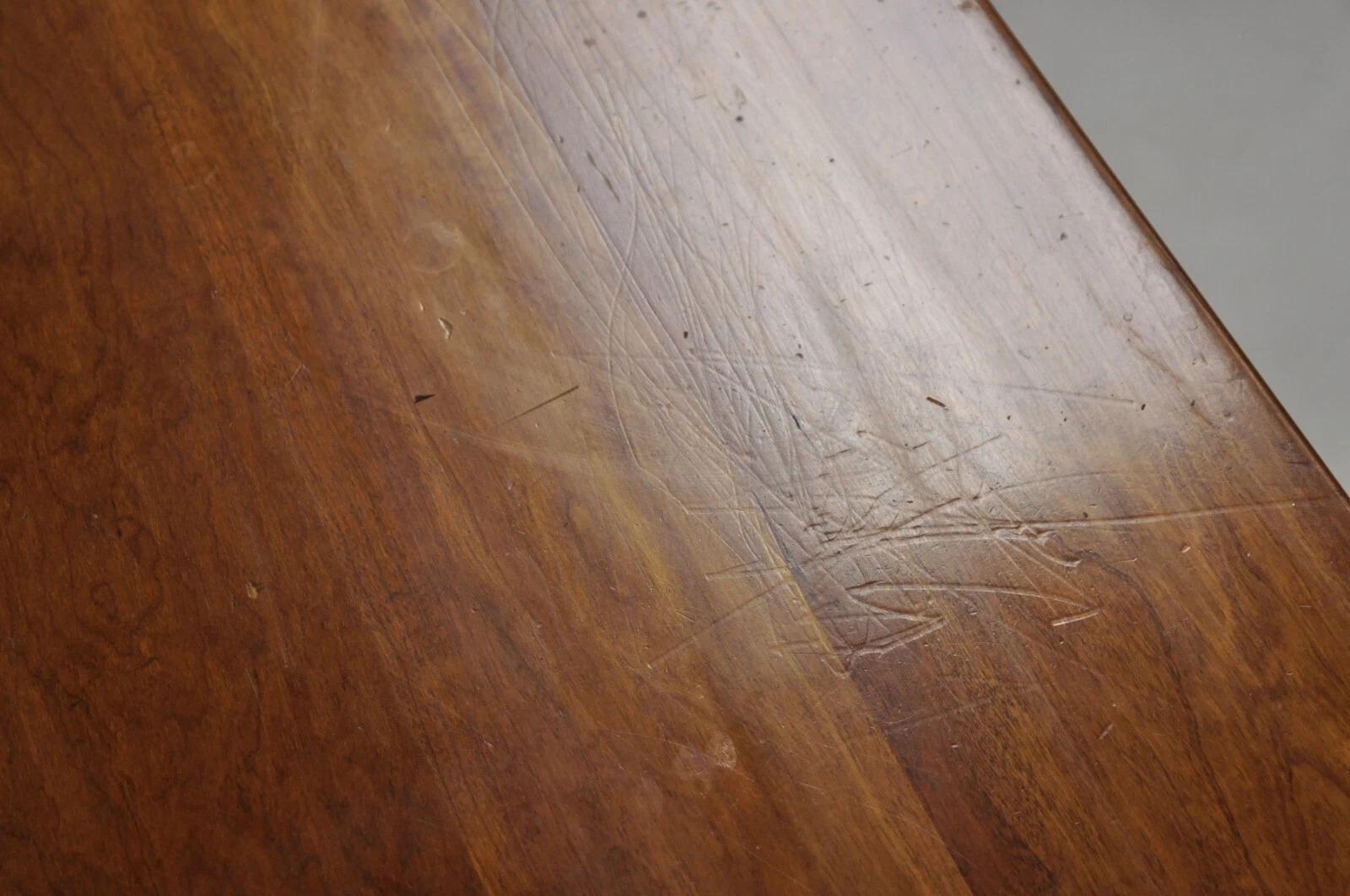 I.L.A. Stickley d'epoca in legno di ciliegio in stile Chippendale con 9 cassetti in vendita 1
