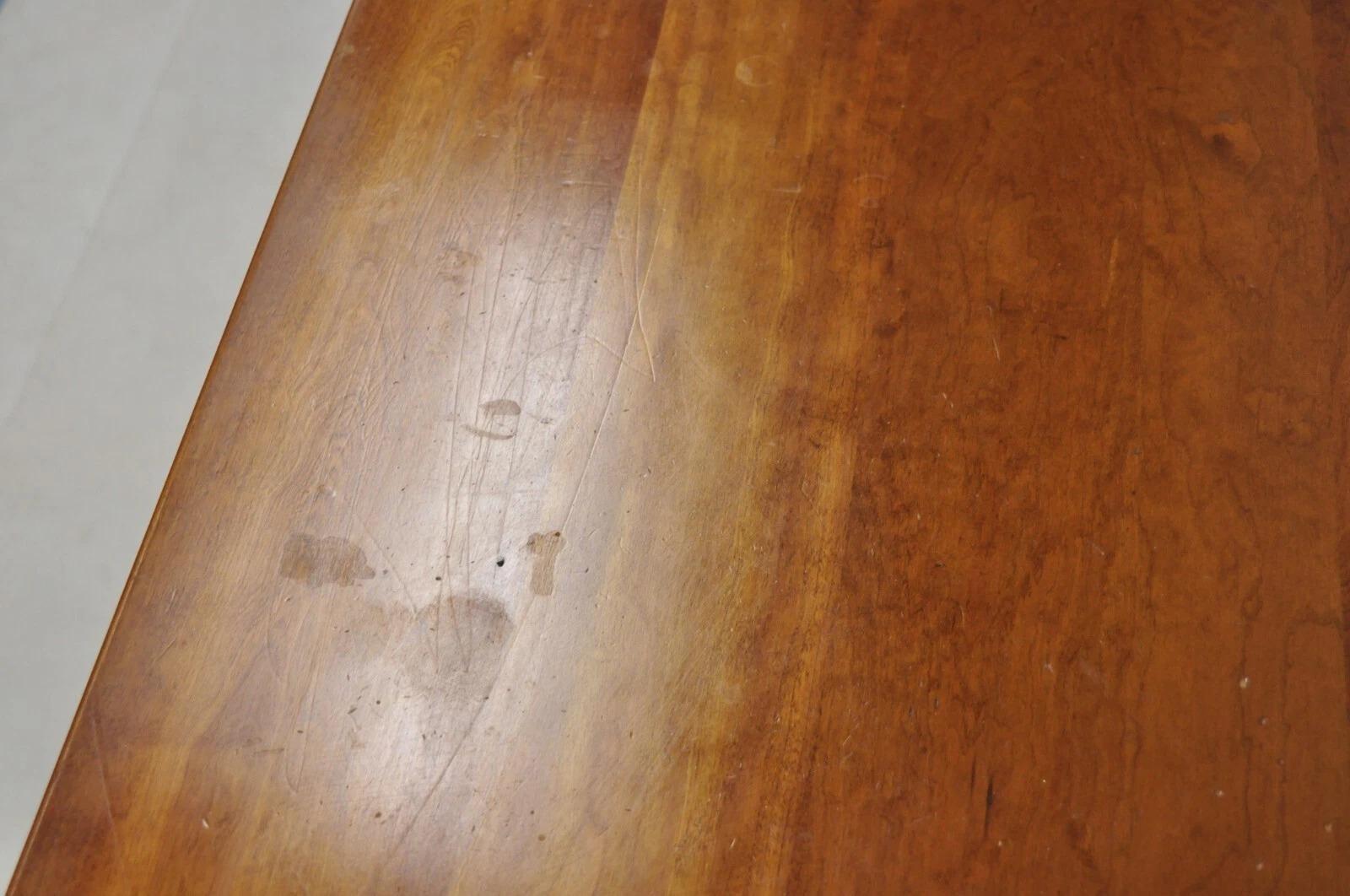 I.L.A. Stickley d'epoca in legno di ciliegio in stile Chippendale con 9 cassetti in vendita 2