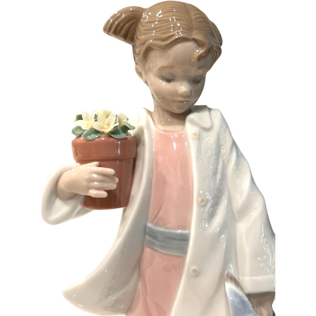 This vintage Lladro figurine, titled “Delicate Nature”, is a stunning piece of art that captures the essence of nature’s beauty.  Made from fine porcelain in Spain, this collectible has a timeless quality that is sure to be cherished for years to