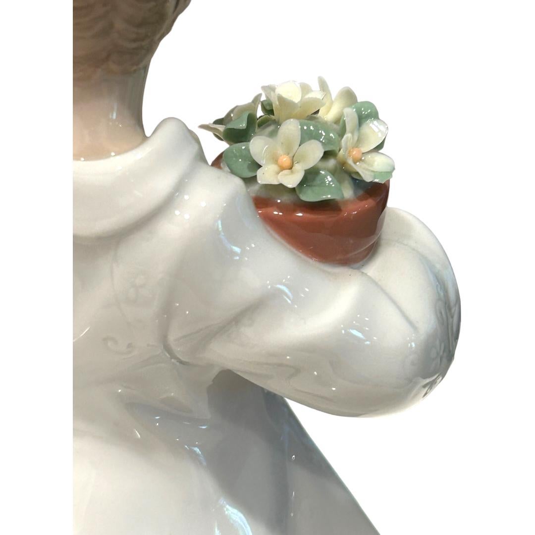Vintage Lladro “Delicate Nature” Hand Made Porcelain Figurine #8240 For Sale 1