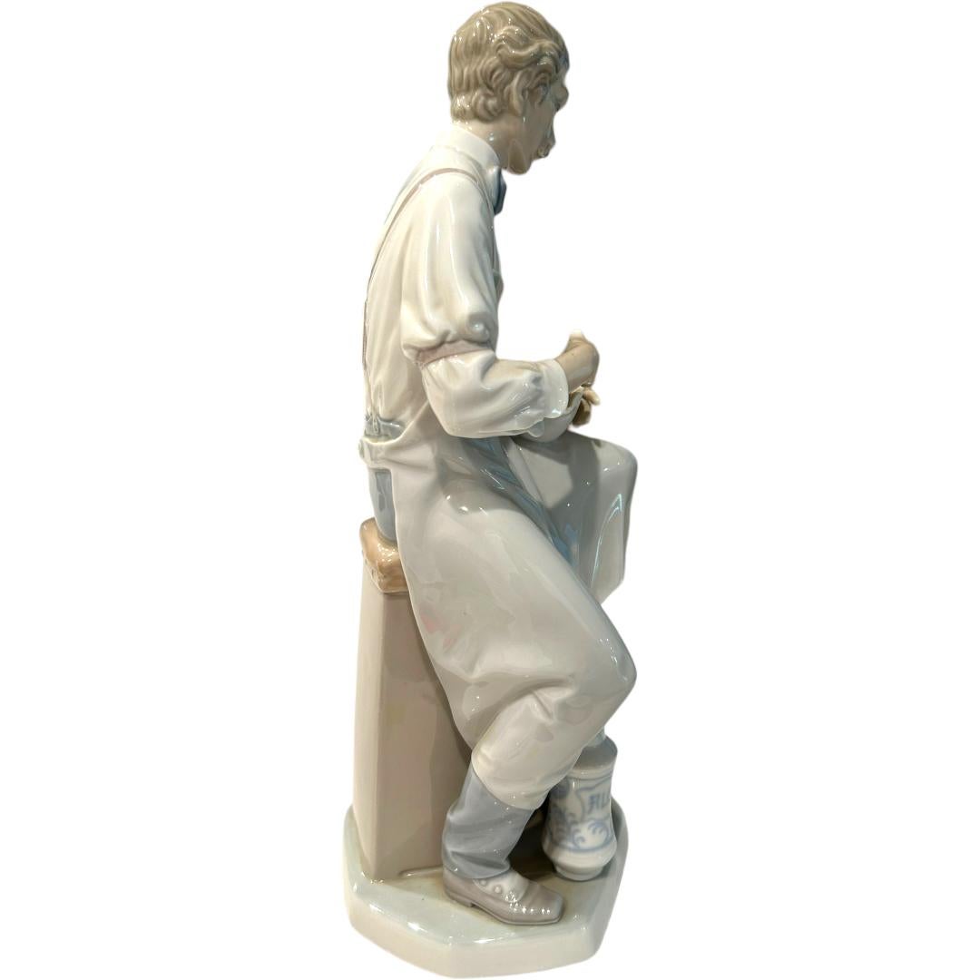 Vintage Lladro “Pharmacist” Hand Made Porcelain Figurine  In Good Condition For Sale In Naples, FL