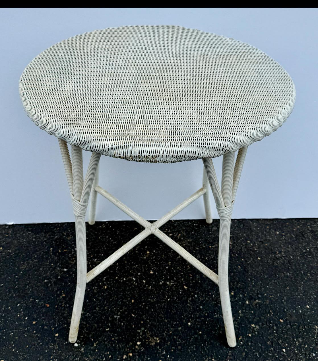 Table en osier peint Vintage Lloyd Loom Style en vente 4