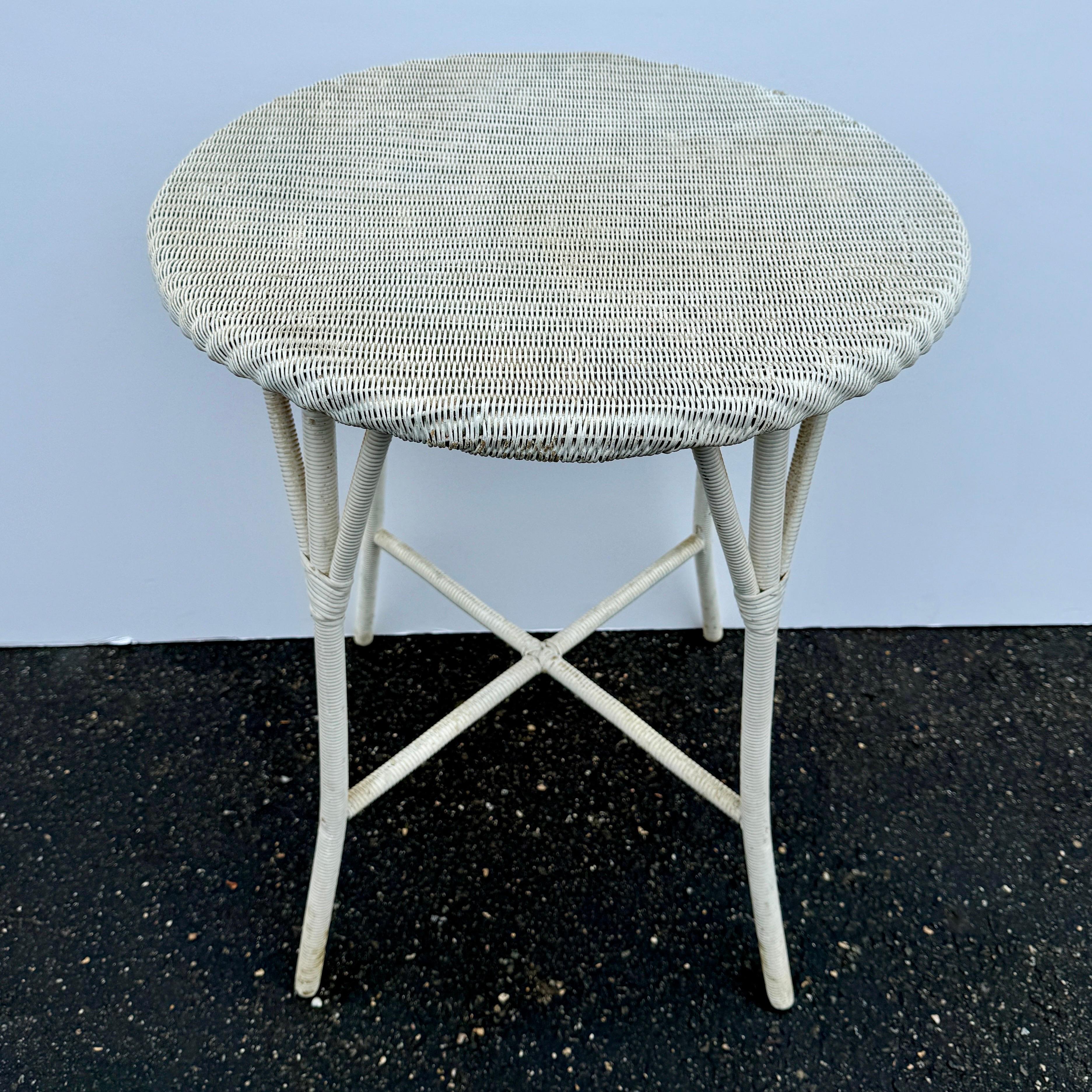 Table en osier peint Vintage Lloyd Loom Style en vente 5