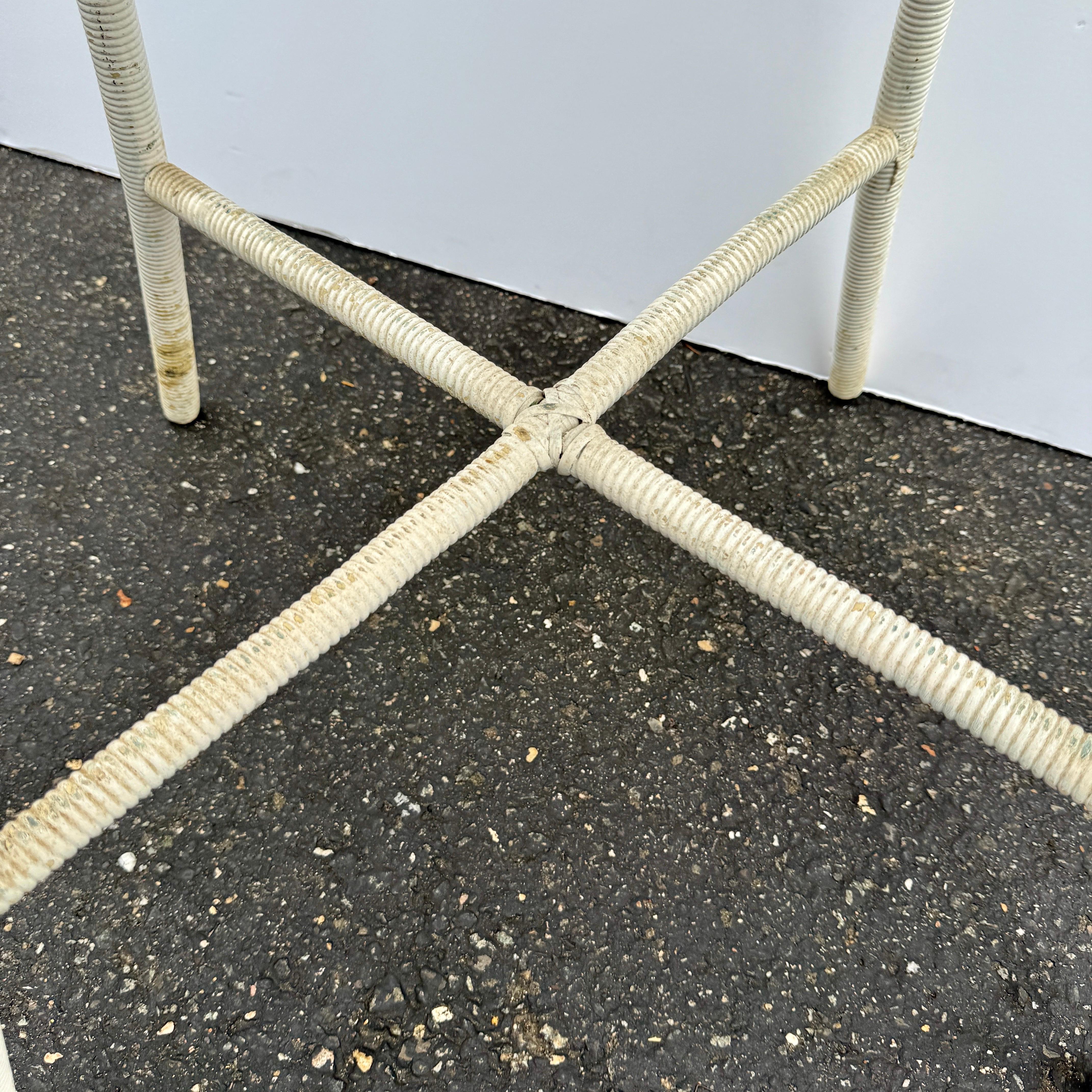 Table en osier peint Vintage Lloyd Loom Style en vente 7