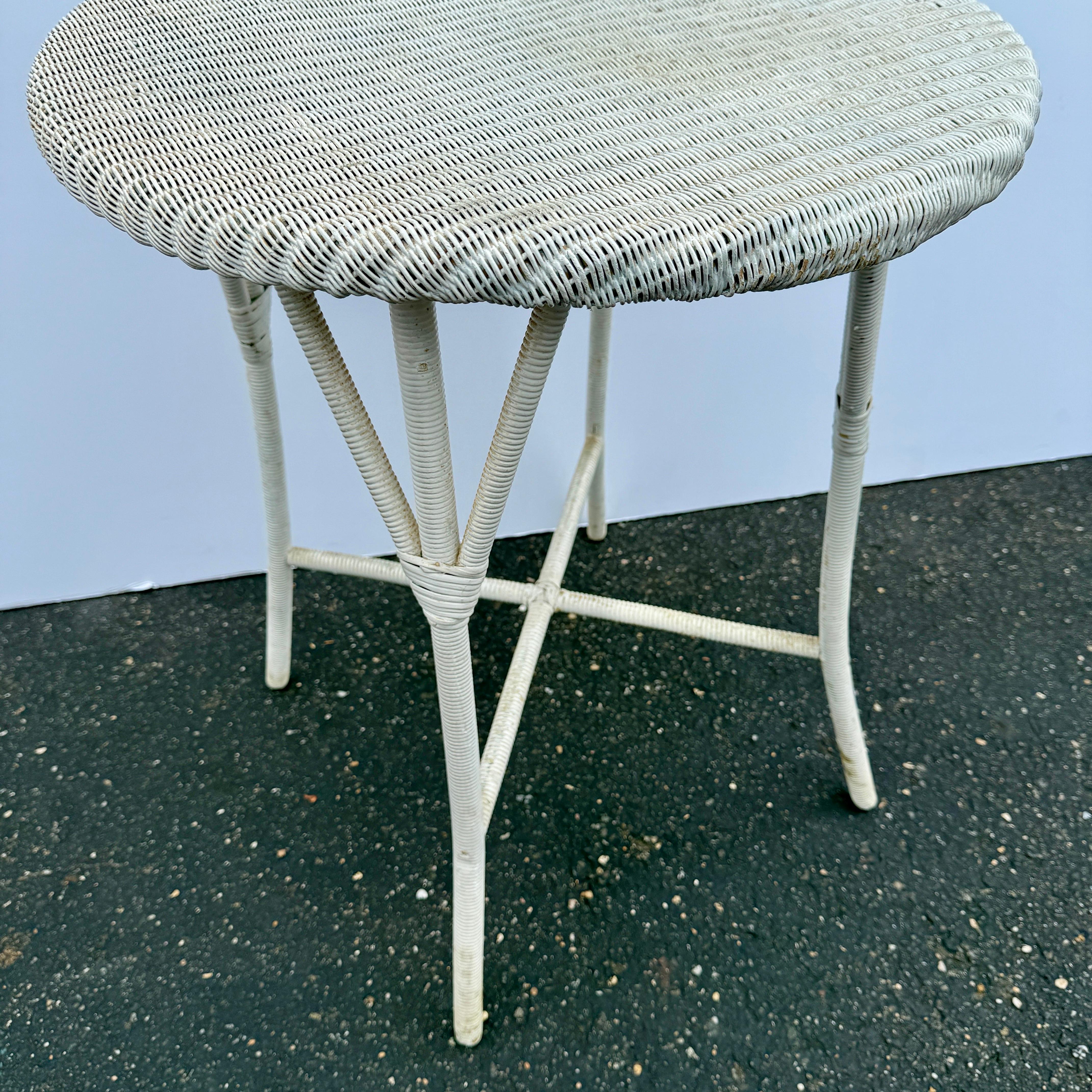 Américain Table en osier peint Vintage Lloyd Loom Style en vente
