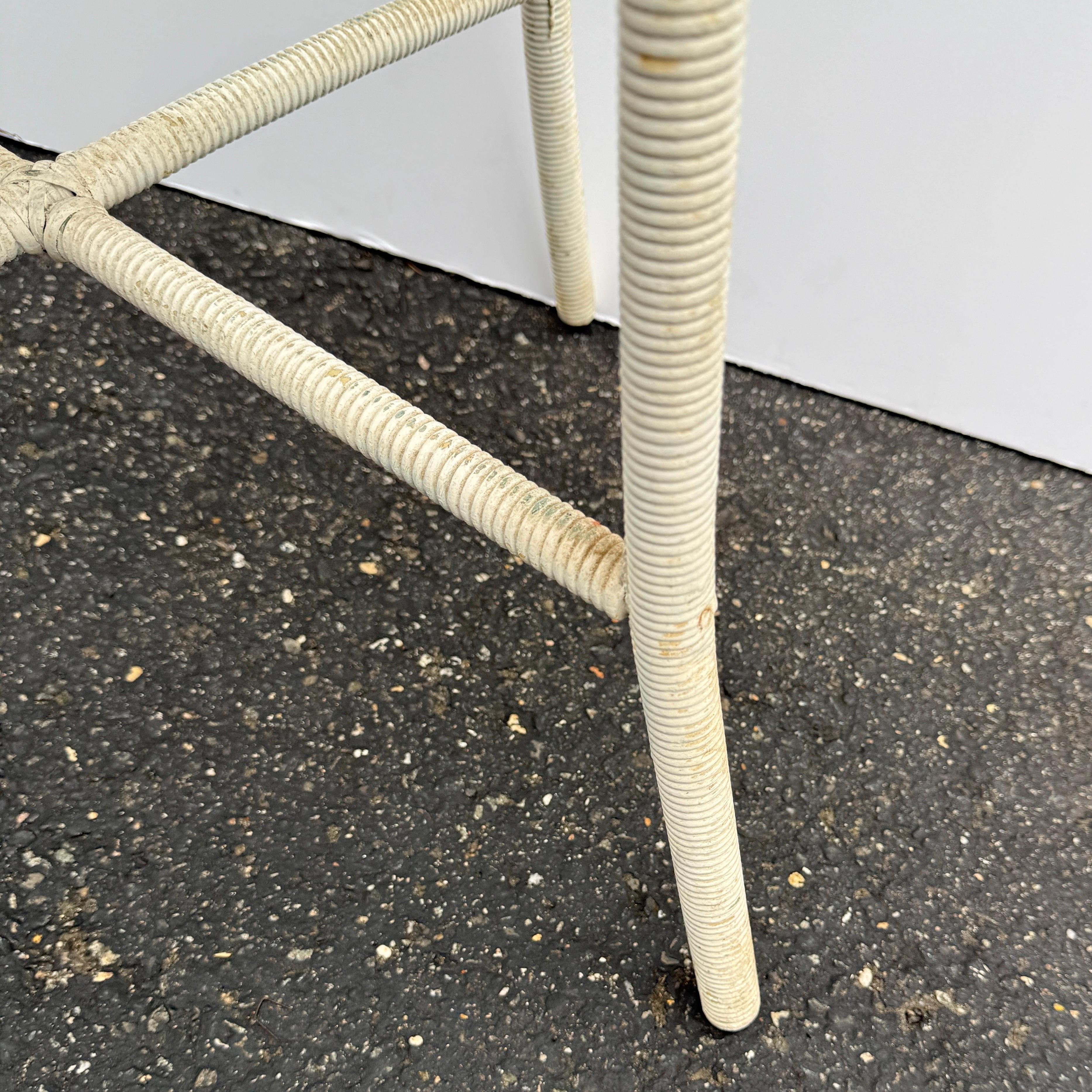 Table en osier peint Vintage Lloyd Loom Style en vente 1