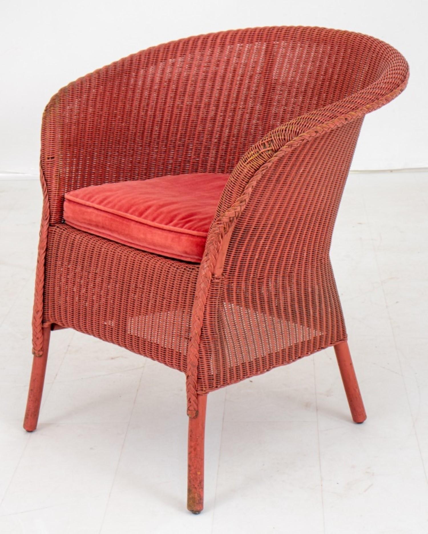 Vintage Lloyd Loom Beverly Wicker Tub Chair In Good Condition For Sale In New York, NY