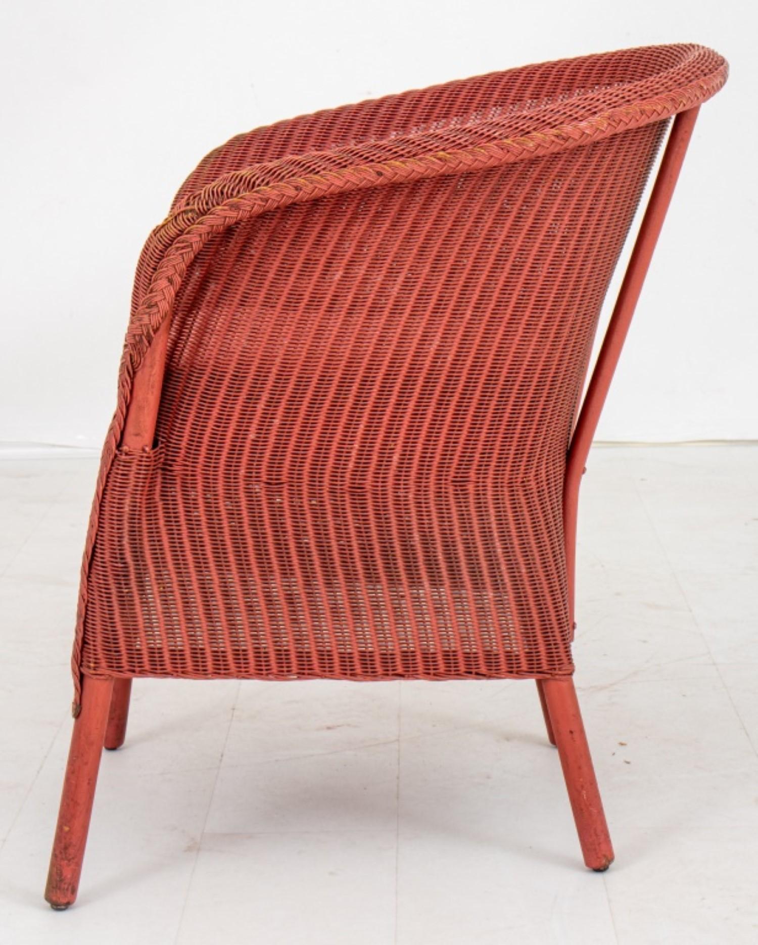 Vintage Lloyd Loom Beverly Wicker Tub Chair In Good Condition For Sale In New York, NY