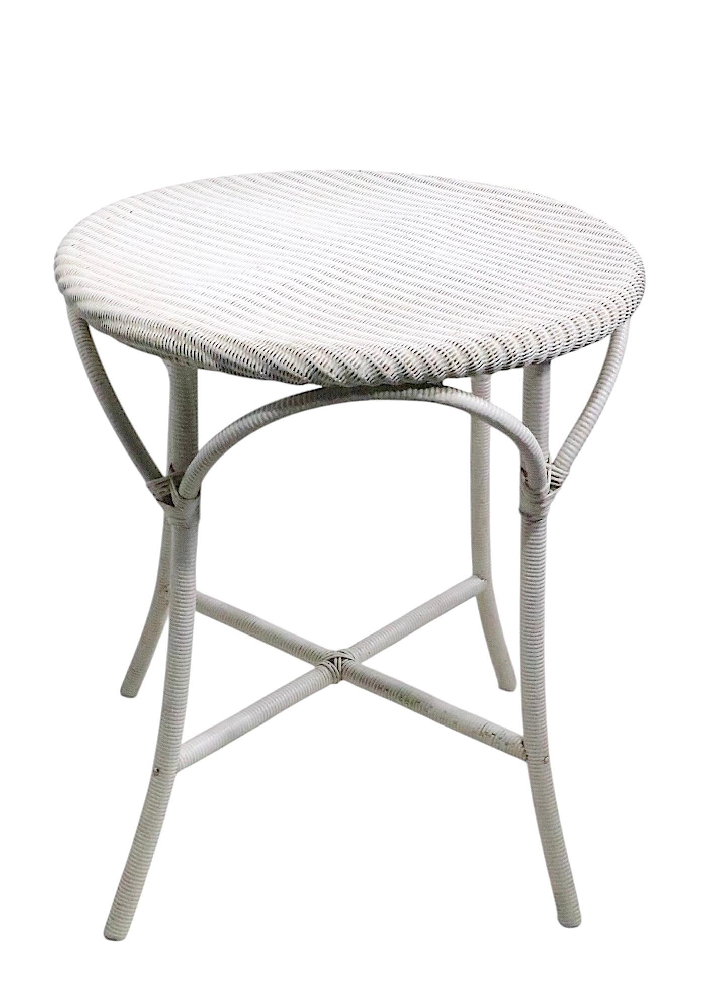 Tavolo in vimini Lloyd Loom d'epoca, anni '20/'40 circa In condizioni buone in vendita a New York, NY