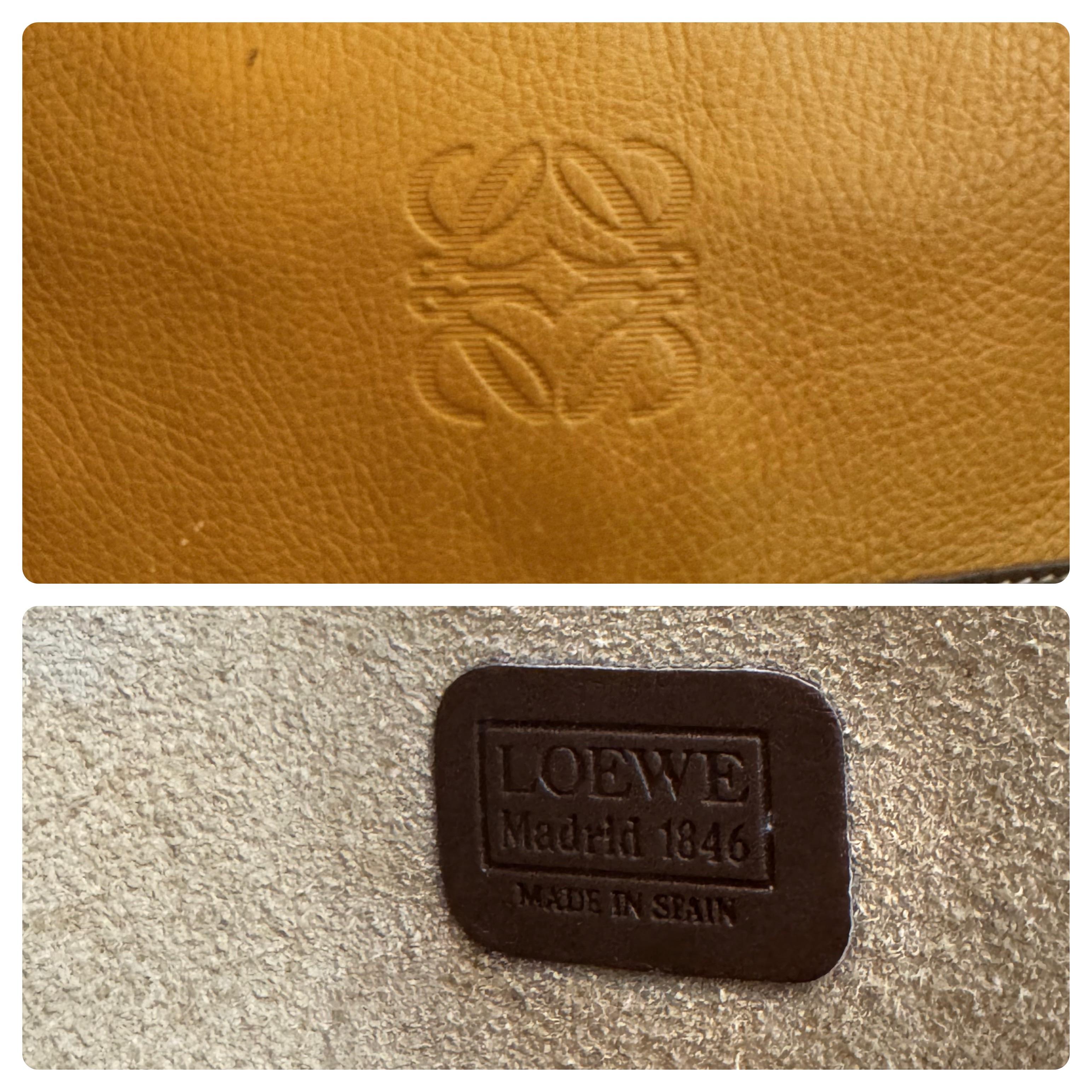 Vintage LOEWE Anagram Camera Bag Brown Leather Unisex Mens en vente 1