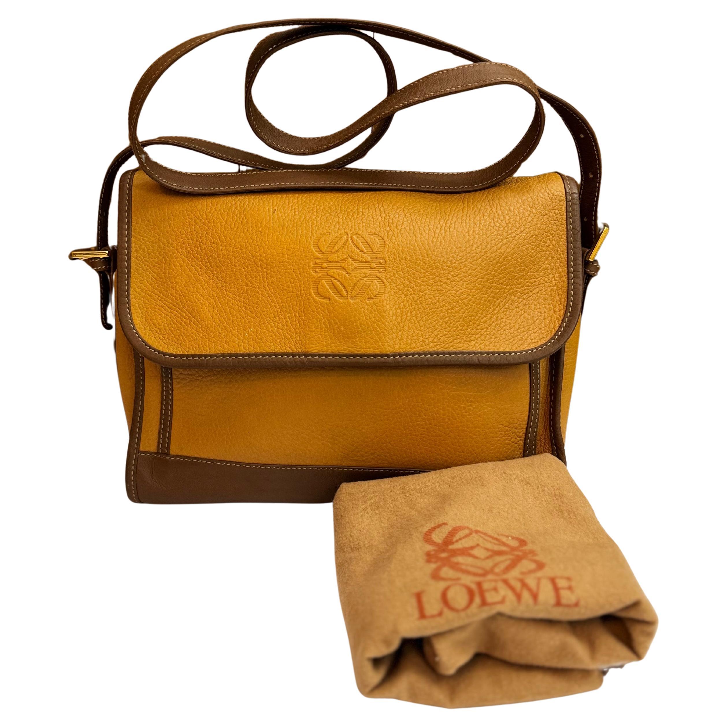 Vintage LOEWE Anagram Camera Bag Brown Leather Unisex Mens en vente