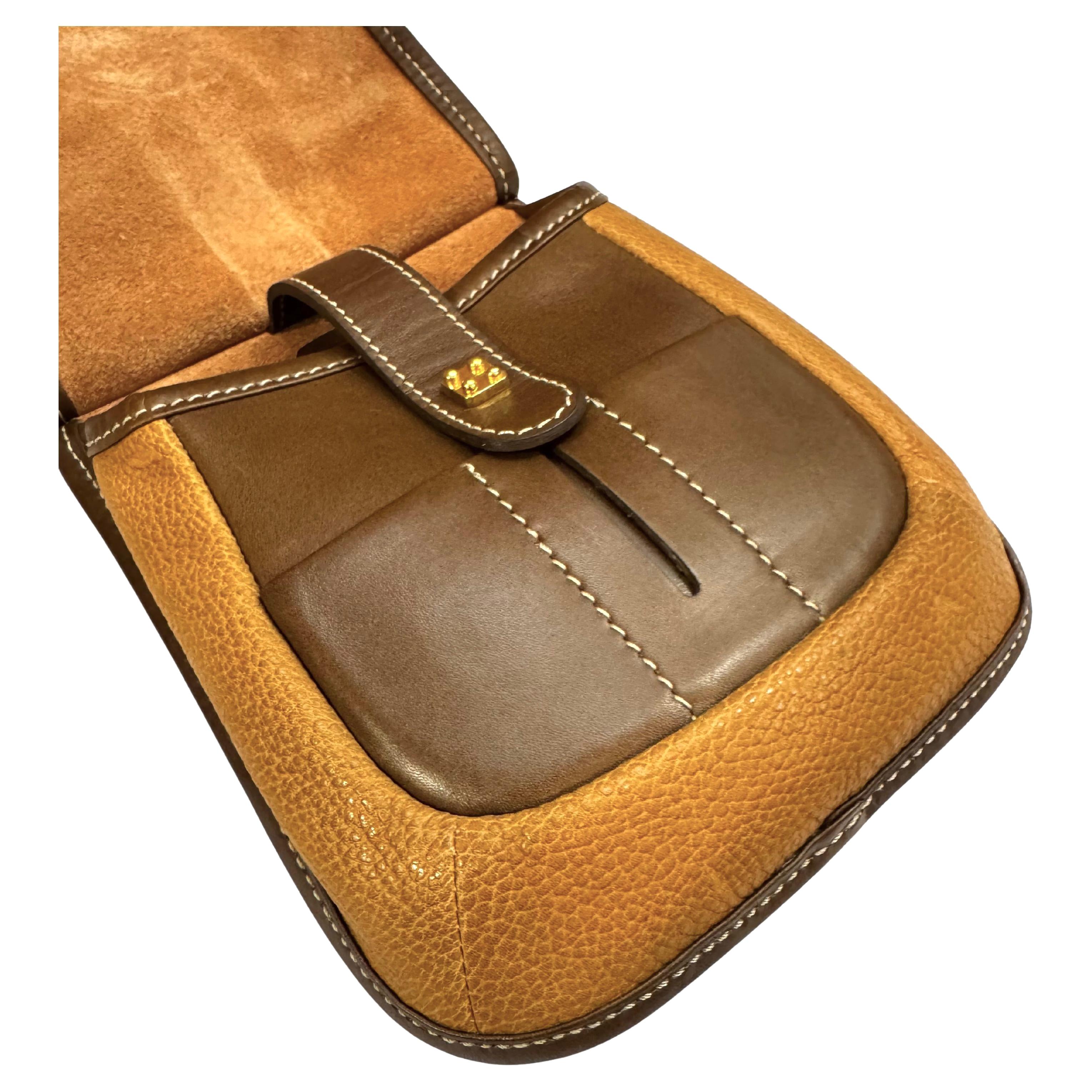 Vintage LOEWE Anagramm Ledergürteltasche Senf im Zustand „Gut“ im Angebot in Bangkok, TH
