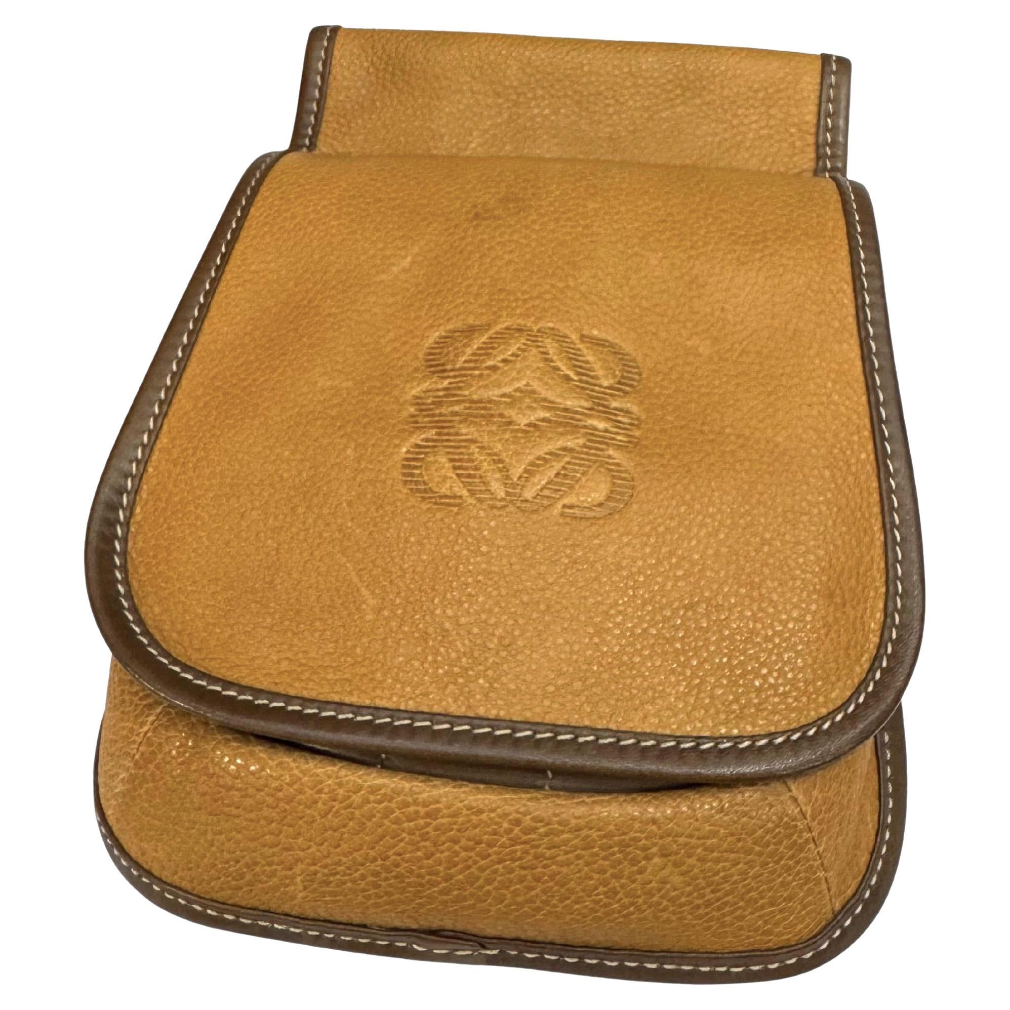 Vintage LOEWE Anagramm Ledergürteltasche Senf im Angebot