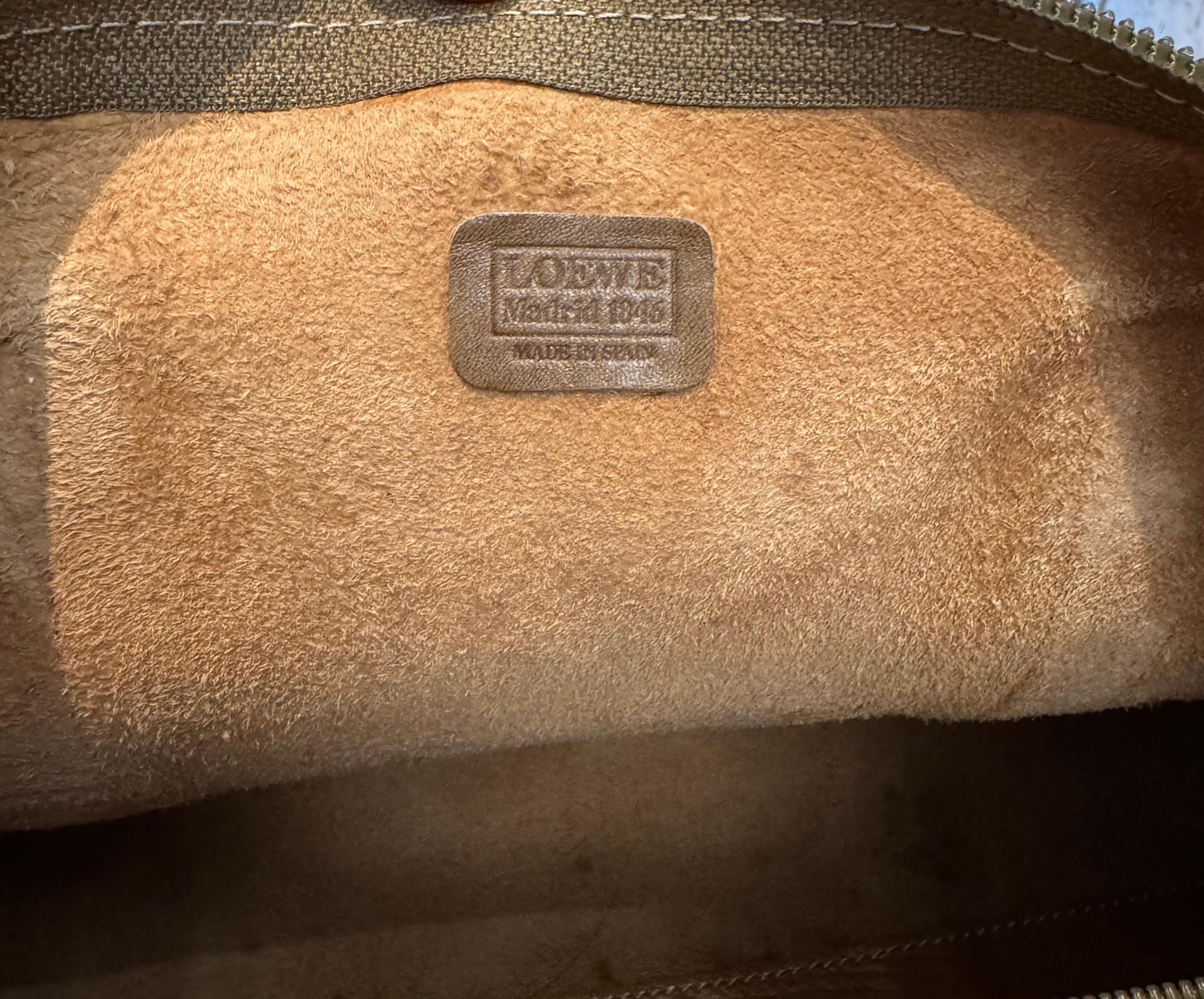 Vintage LOEWE Anagramm Leder Boston Tasche 35 Senf im Angebot 1