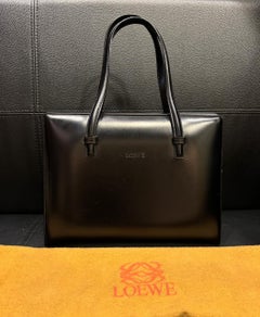 Vintage Loewe Fourre-tout en cuir noir brillant à armature bouffante