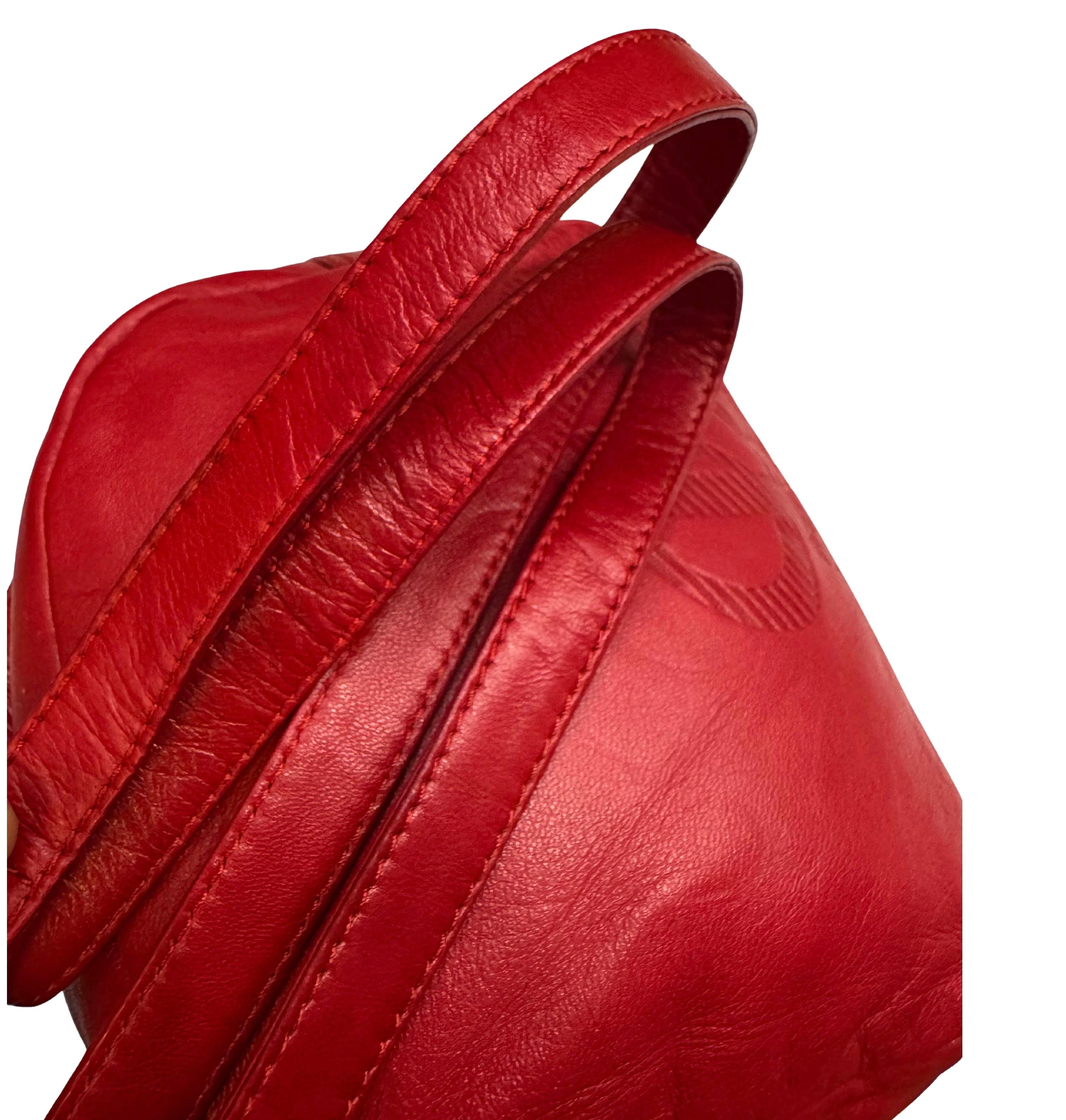 Bolso crossbody vintage LOEWE de piel de becerro con anagrama rojo en venta 5