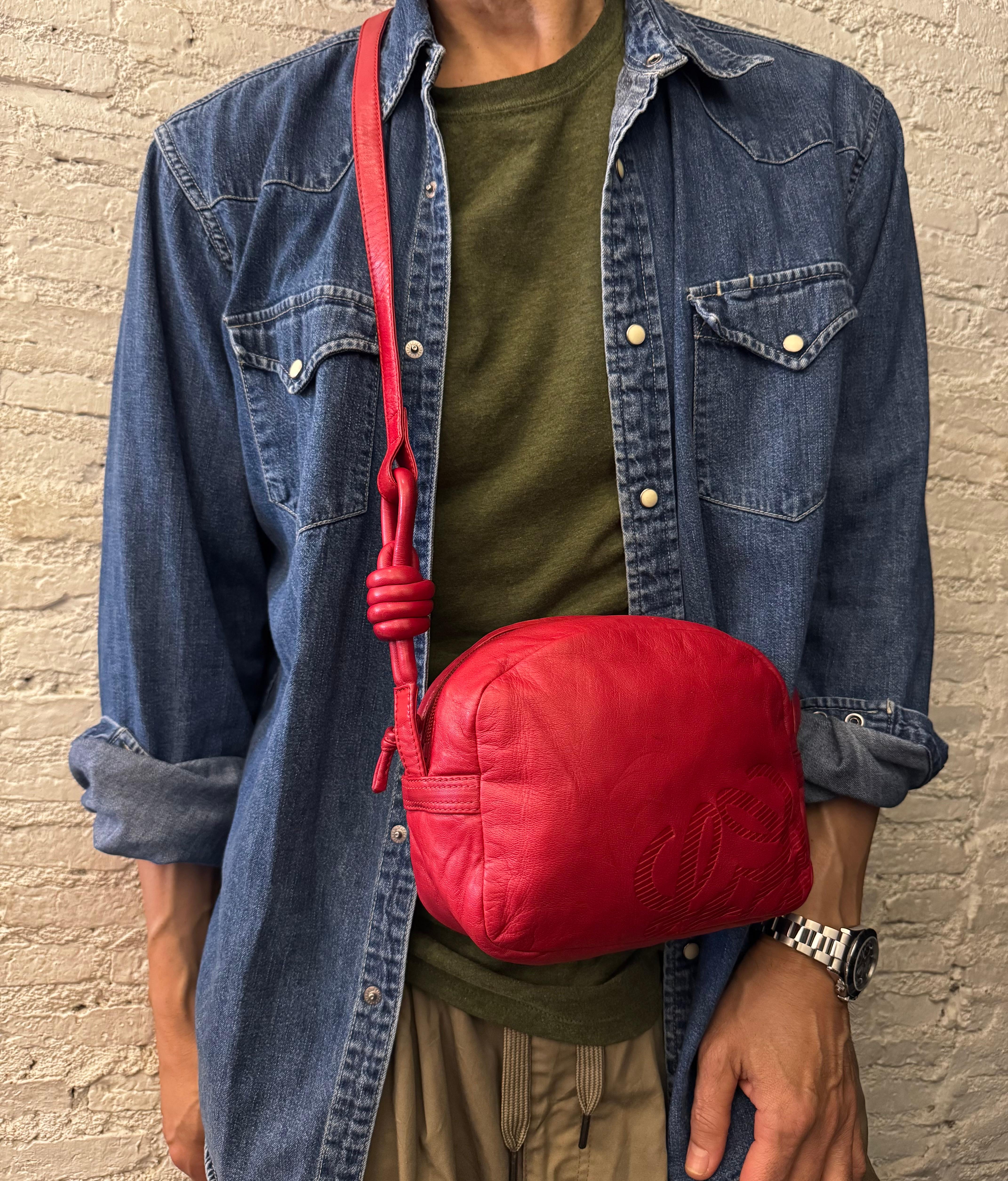 Bolso crossbody vintage LOEWE de piel de becerro con anagrama rojo Rojo en venta