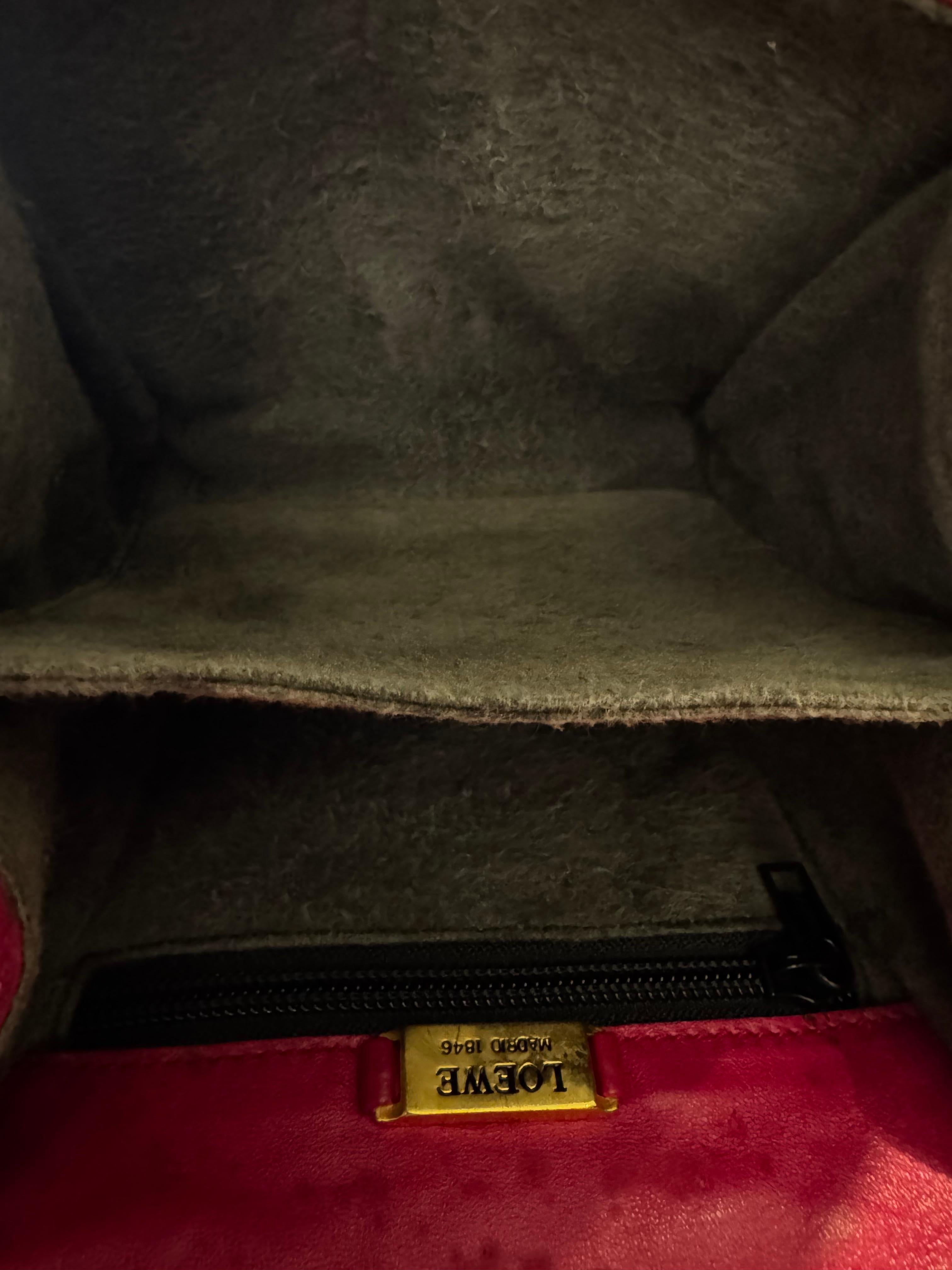 Mini sac à bandoulière rose Anagram vintage LOEWE Calfskin des années 2000 en vente 2