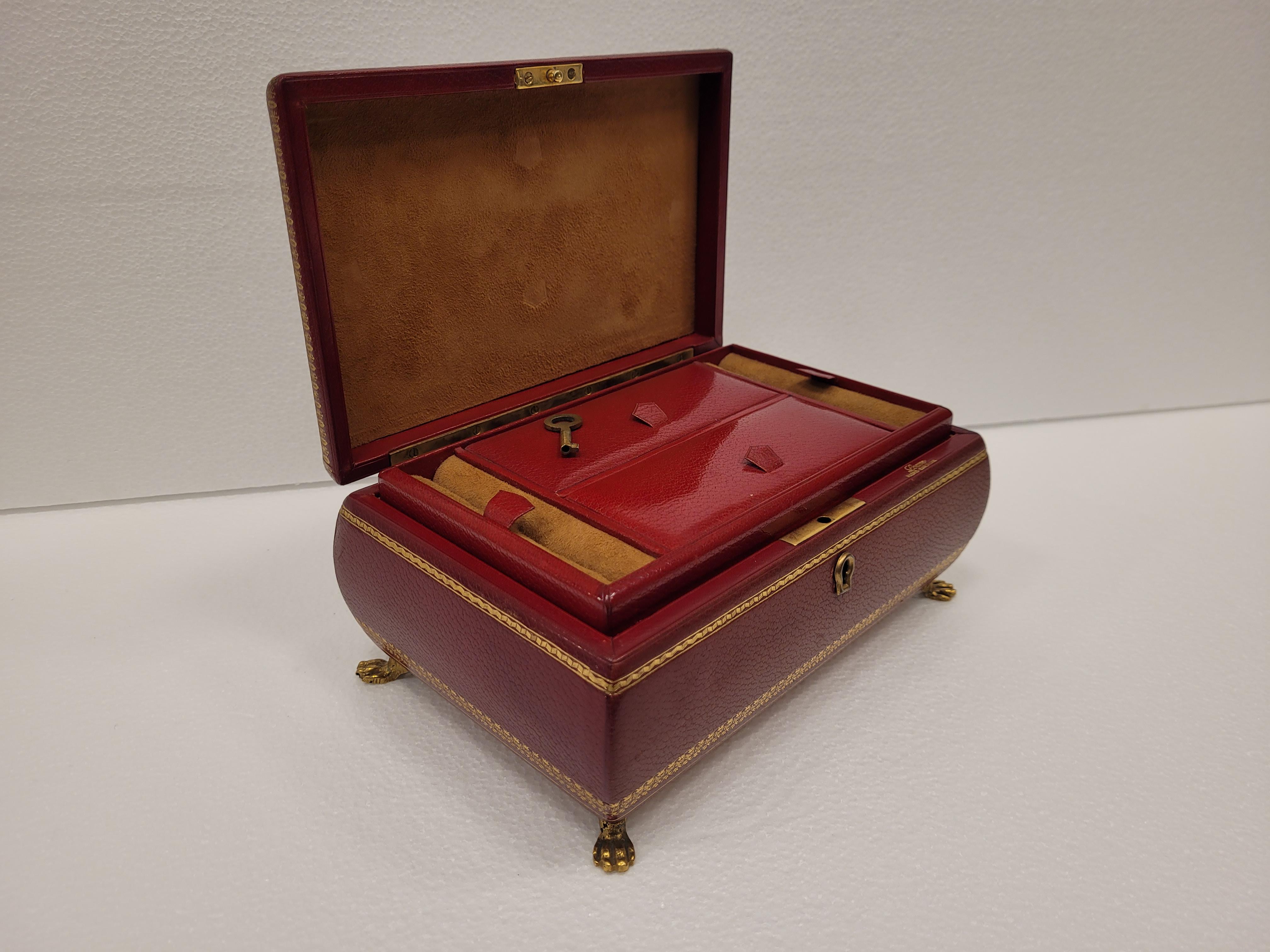 Gorgeous Vintage LOEWE Leather Jewelry Box
Vintage LOEWE Leather Jewelry Box, Garnet Jewelry Box, Jewelry Box with key, removable tray, high quality gold plated hinges, The box stands on 4 brass lion legs.
Removable interior with several independent